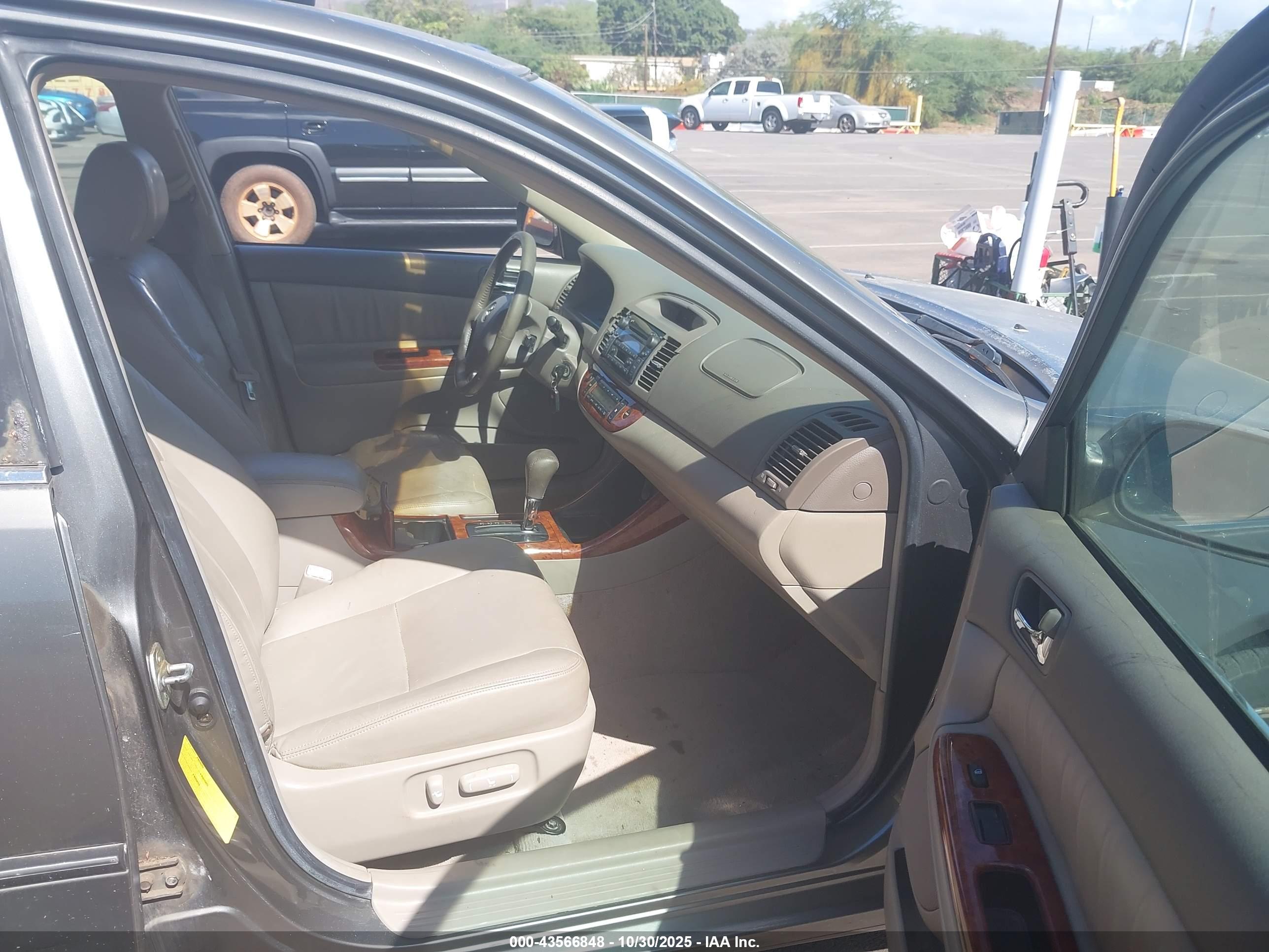 TOYOTA CAMRY image 5