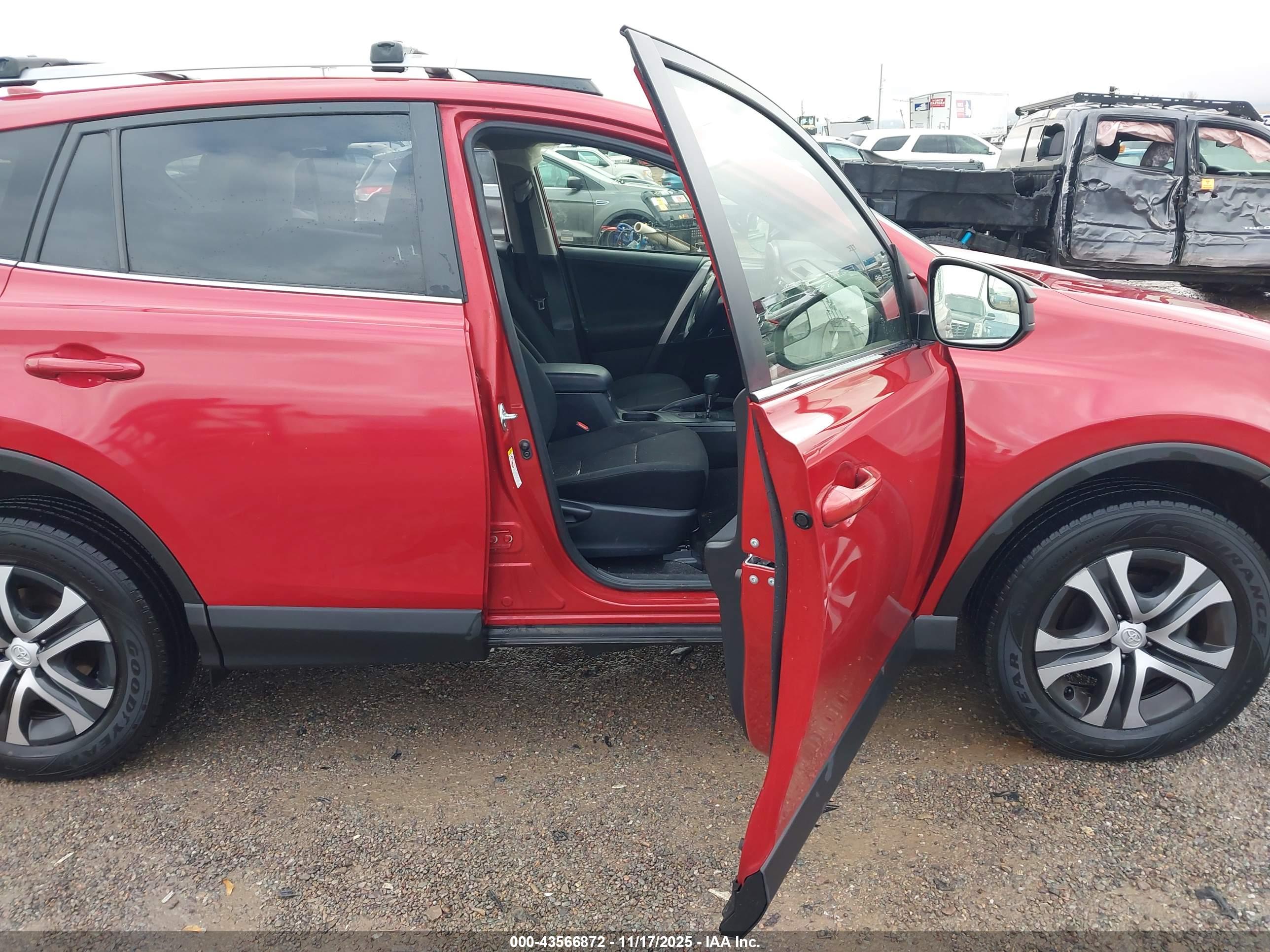 TOYOTA RAV4 image 5