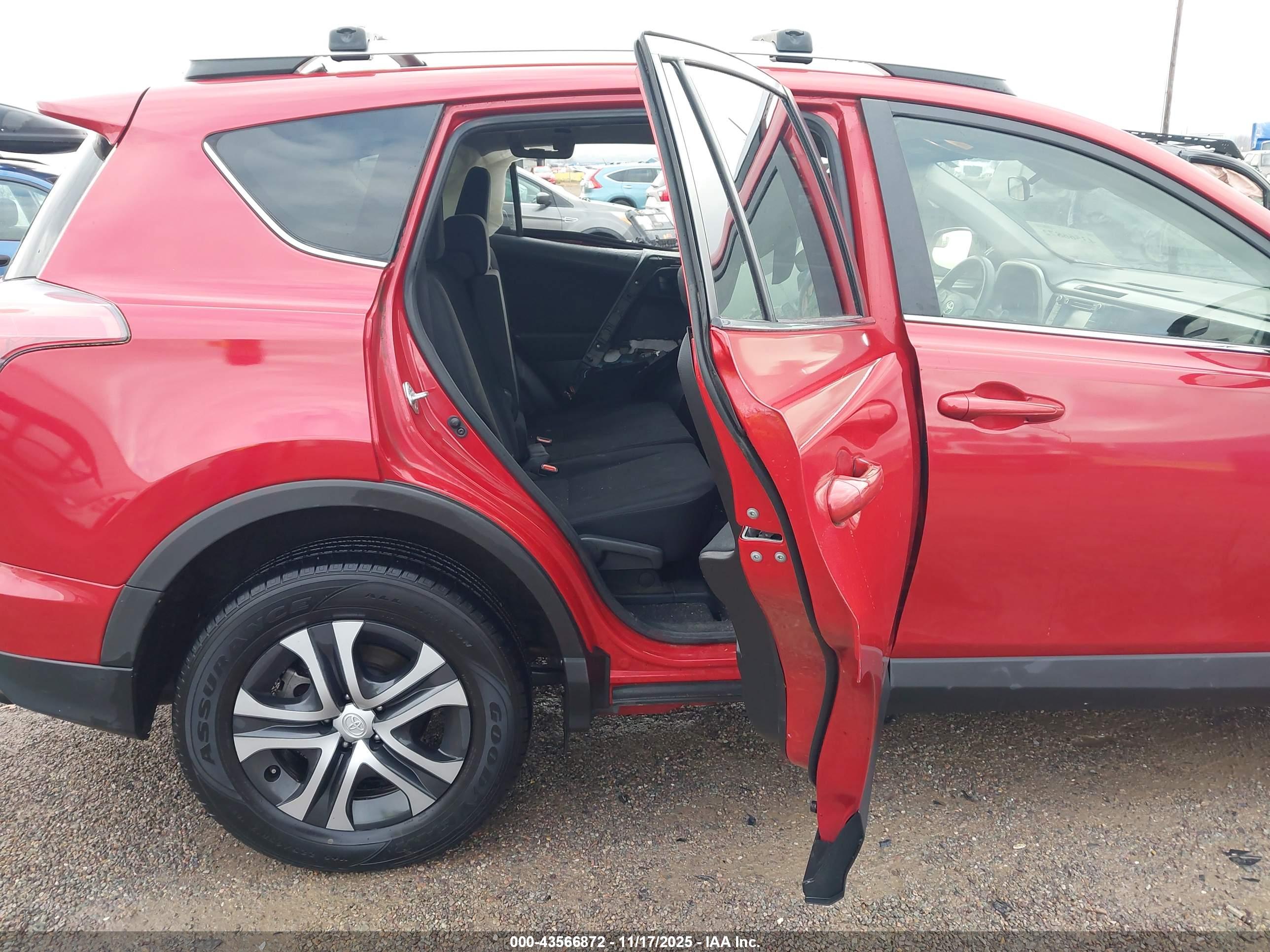 TOYOTA RAV4 image 8