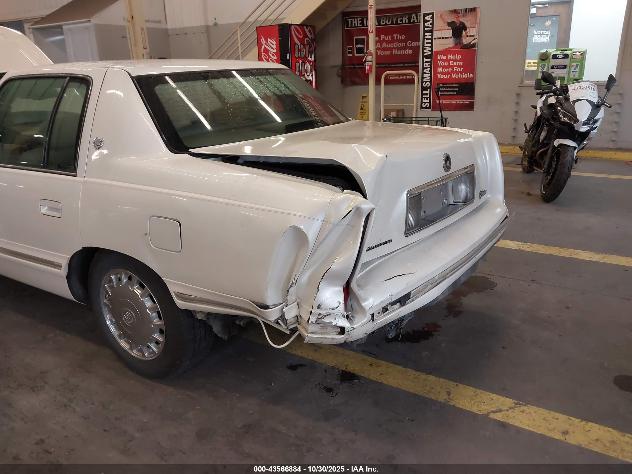 CADILLAC DEVILLE image 6