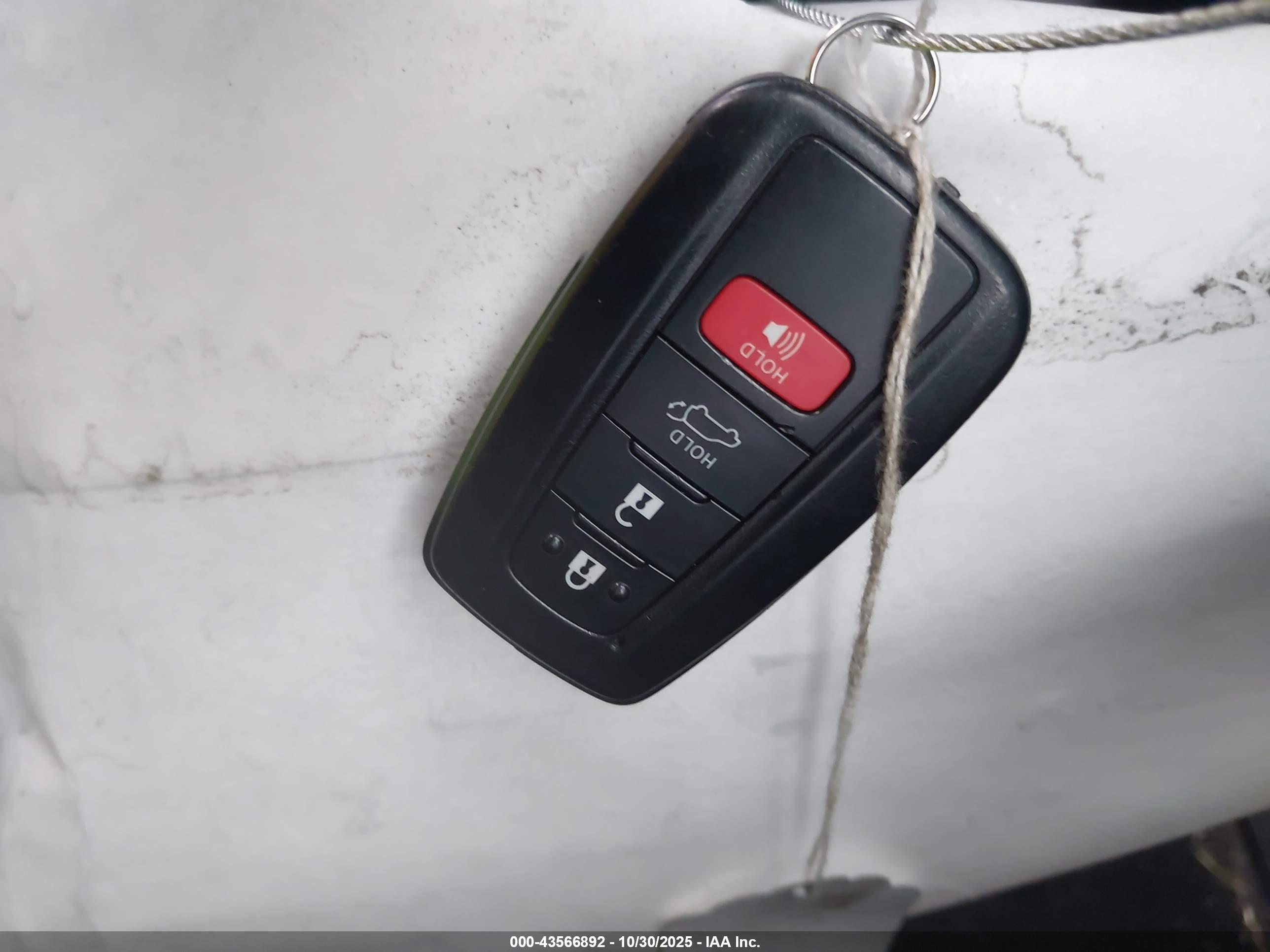 TOYOTA RAV4 image 11