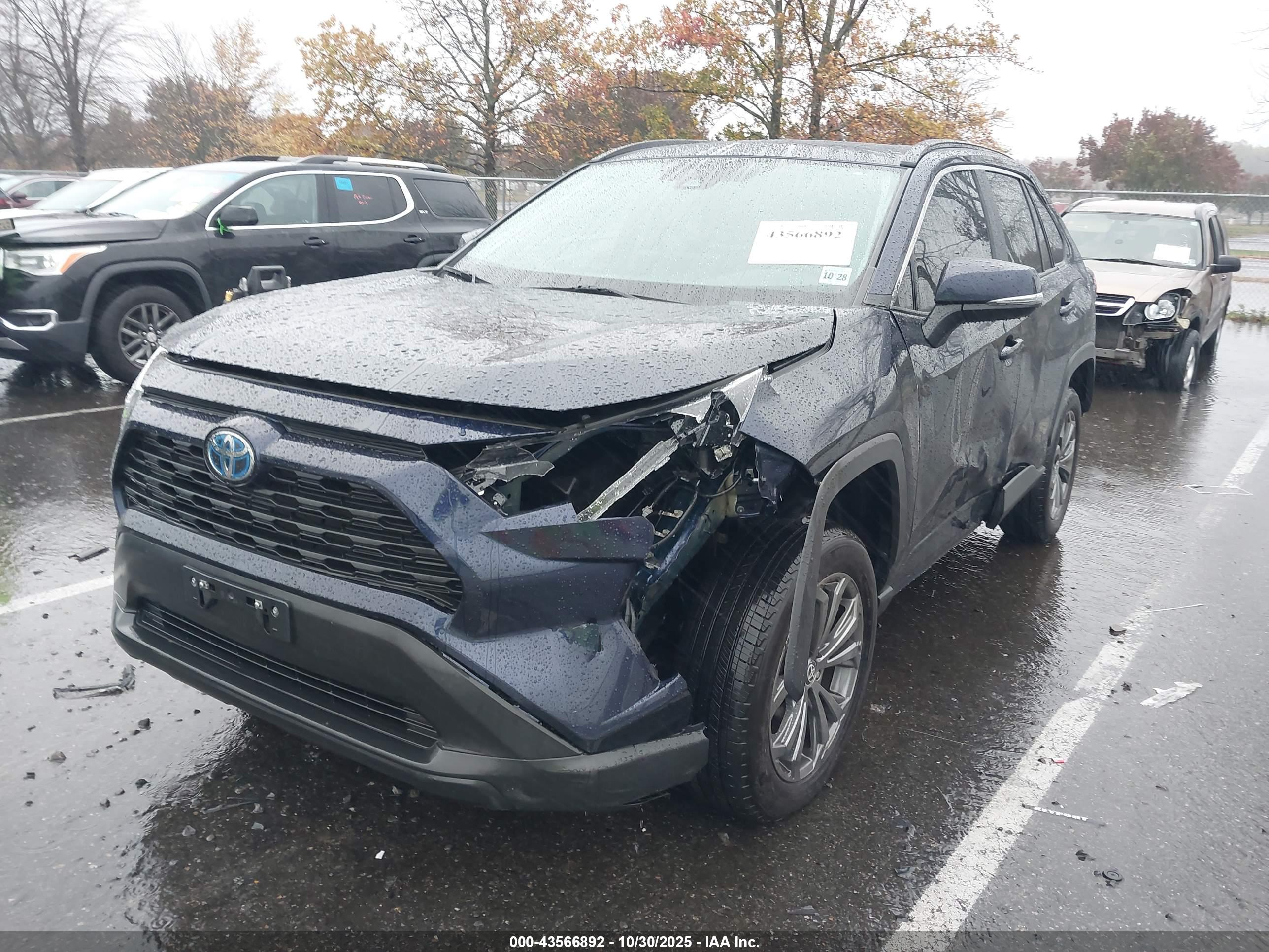 TOYOTA RAV4 image 2