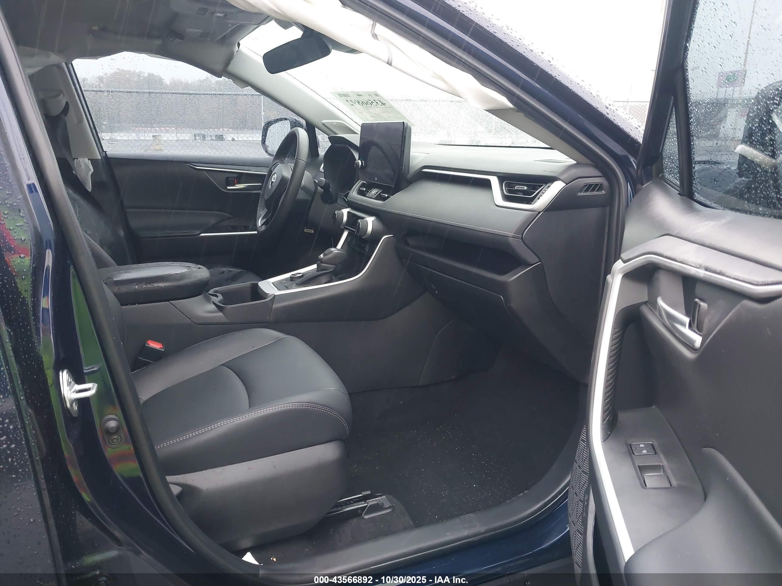 TOYOTA RAV4 image 5