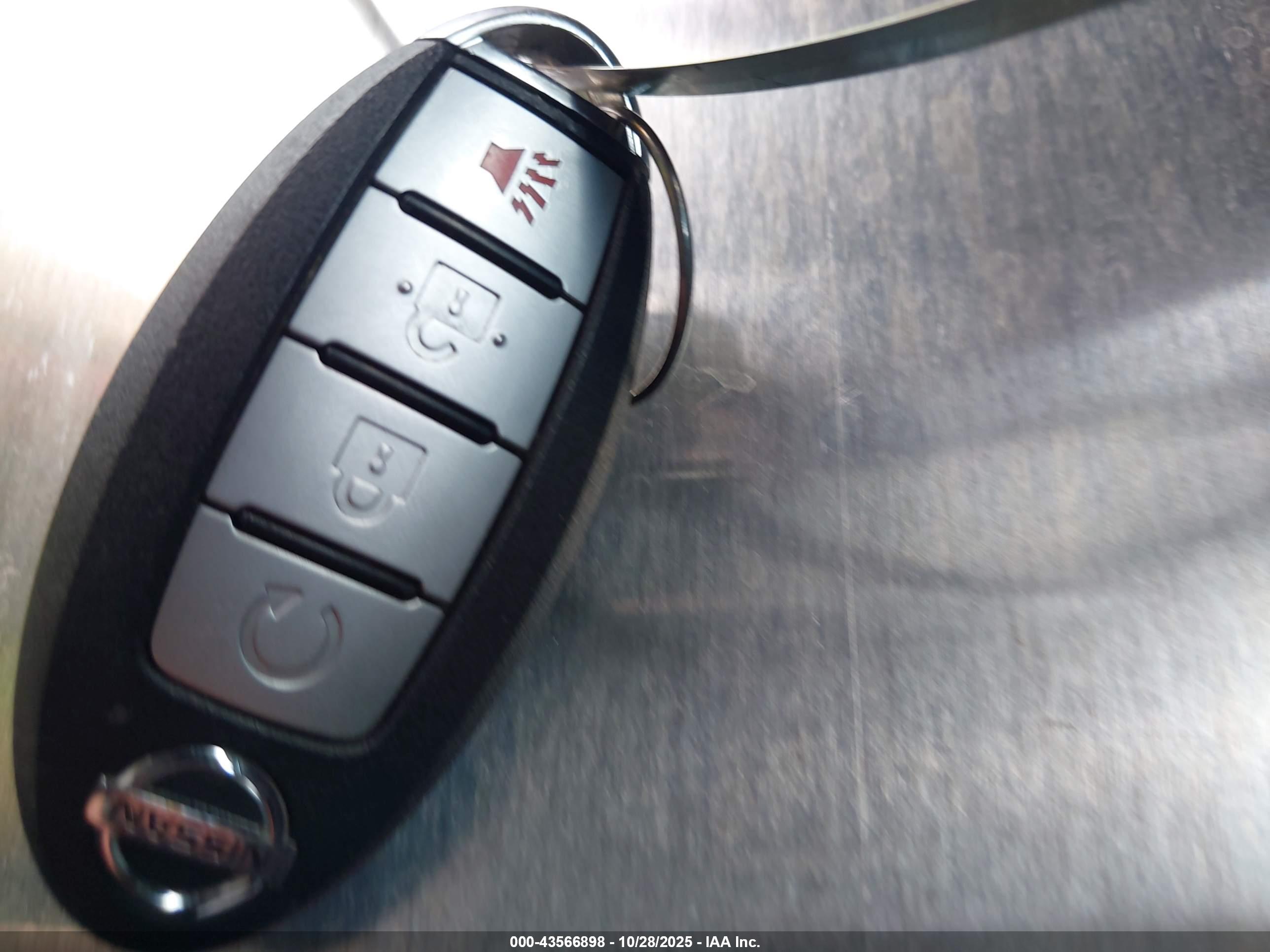 NISSAN ROGUE image 11