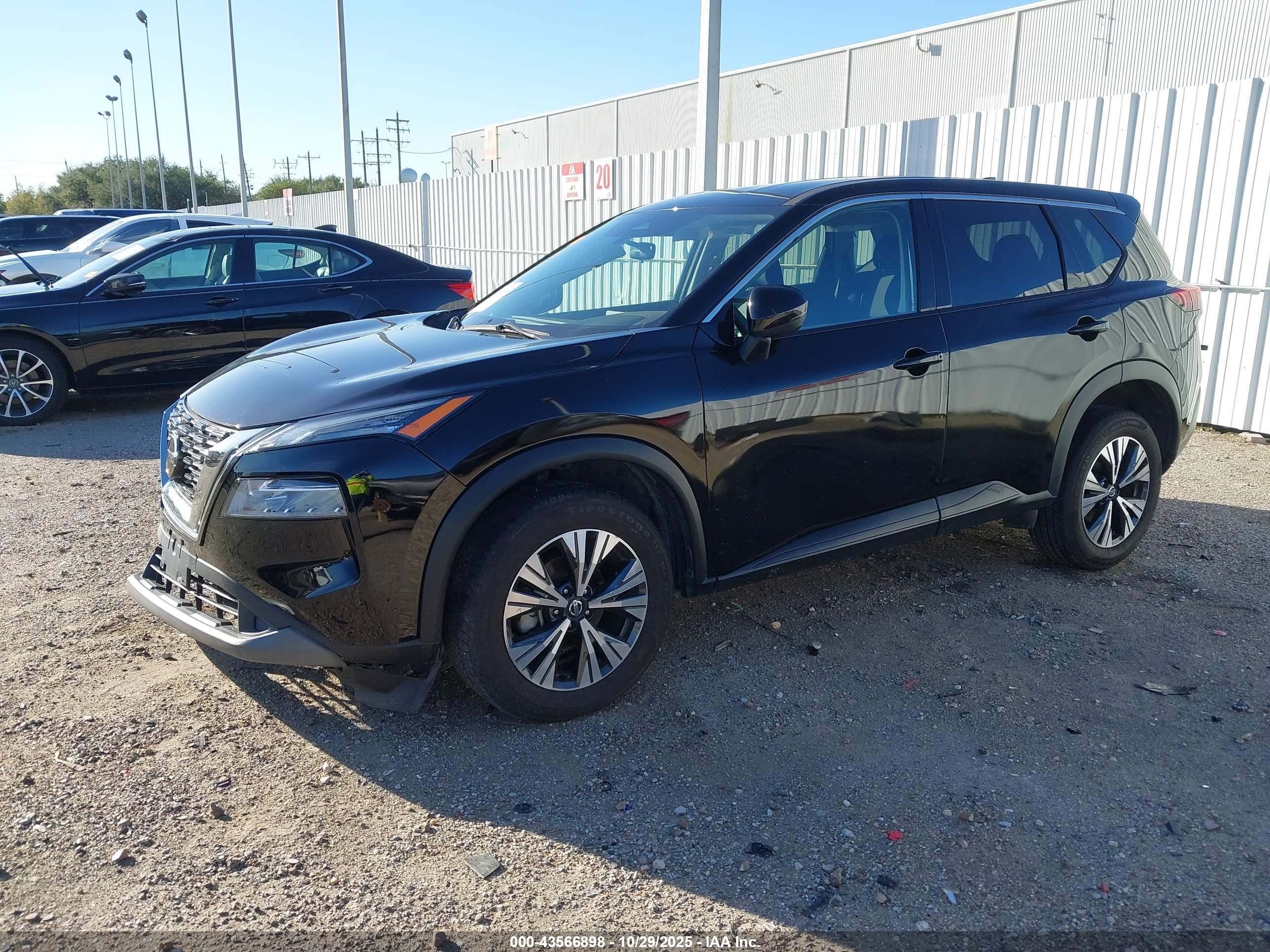 NISSAN ROGUE image 2
