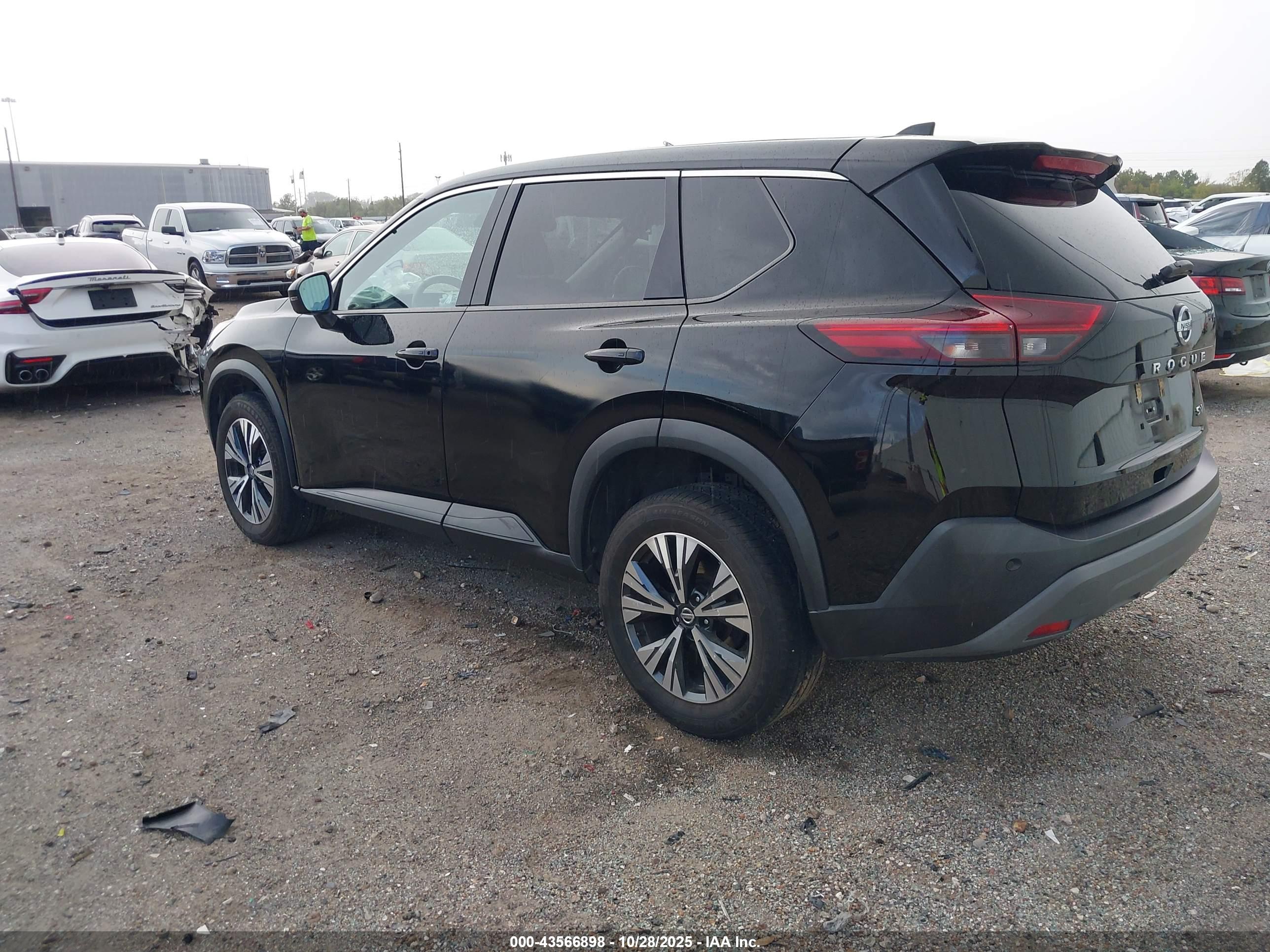 NISSAN ROGUE image 3