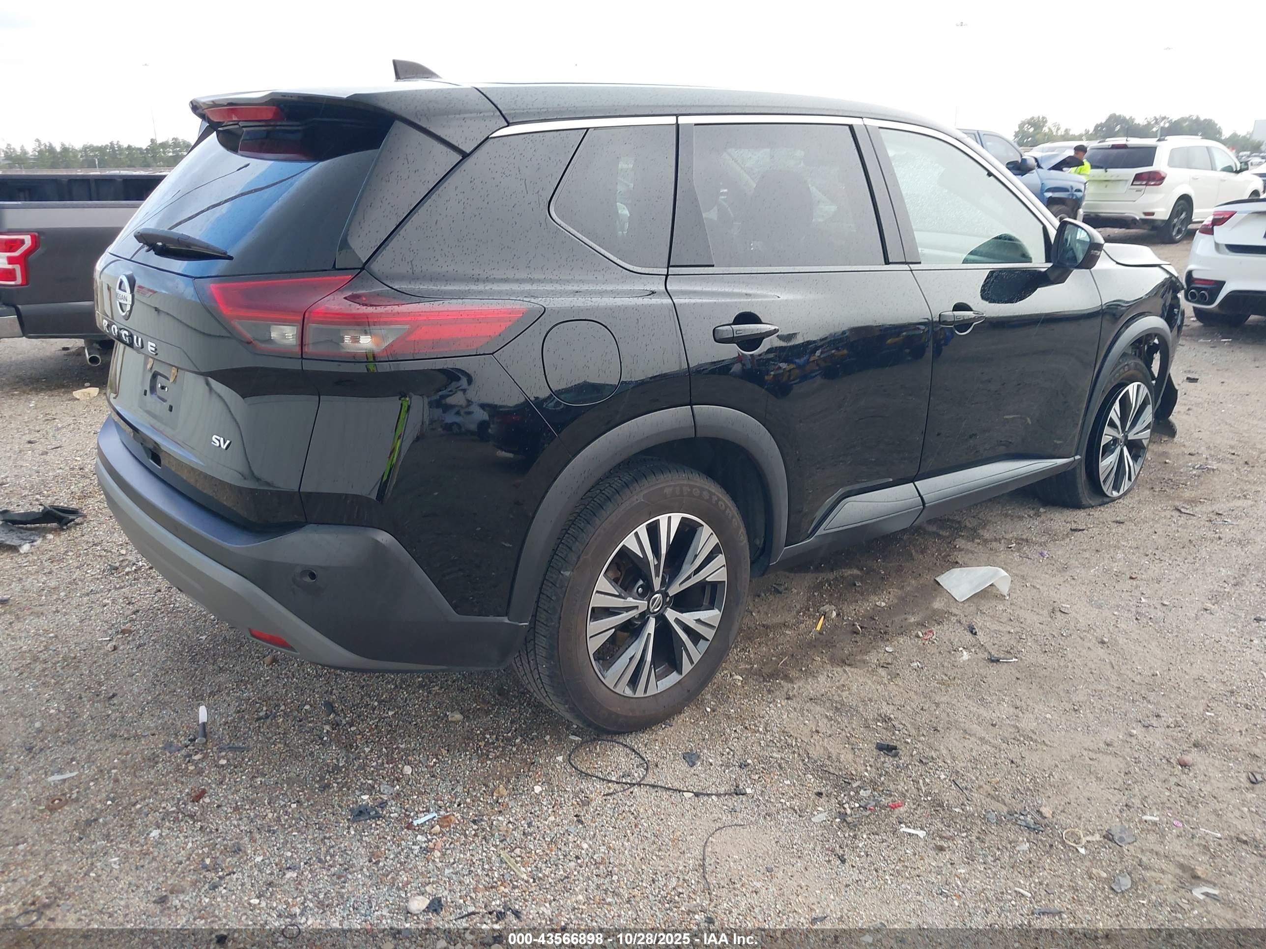 NISSAN ROGUE image 4