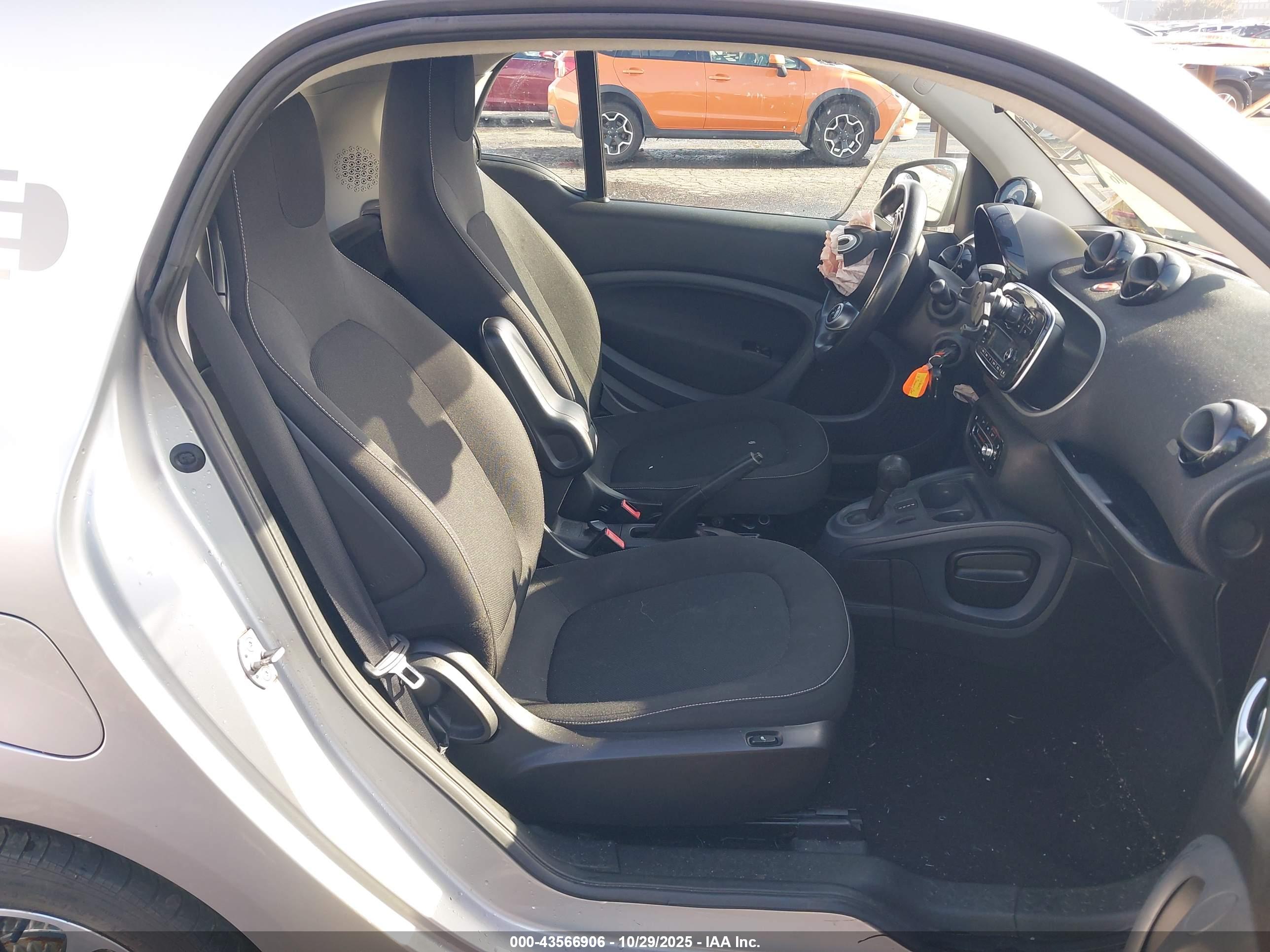 SMART FORTWO image 8