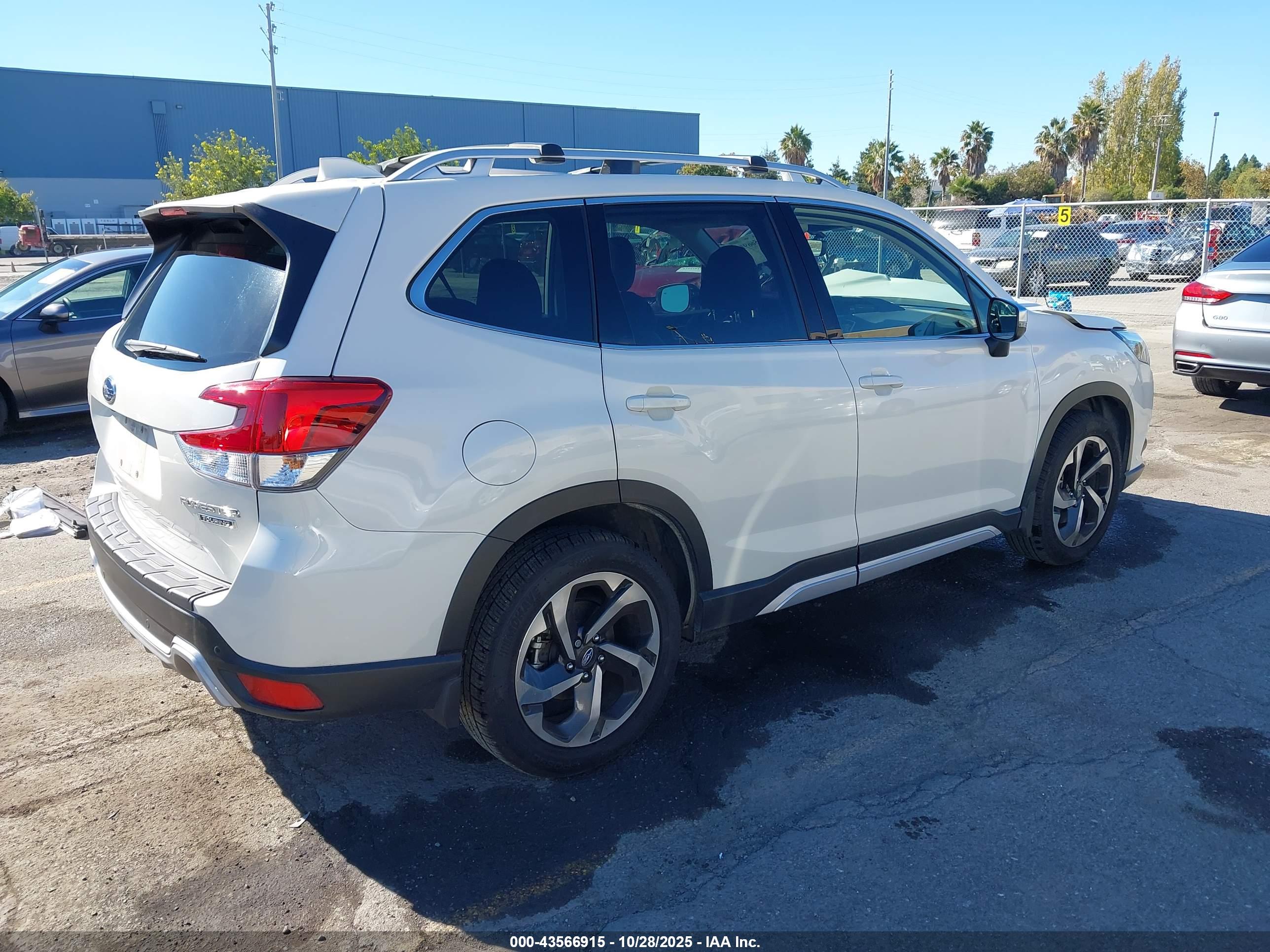 SUBARU FORESTER image 4