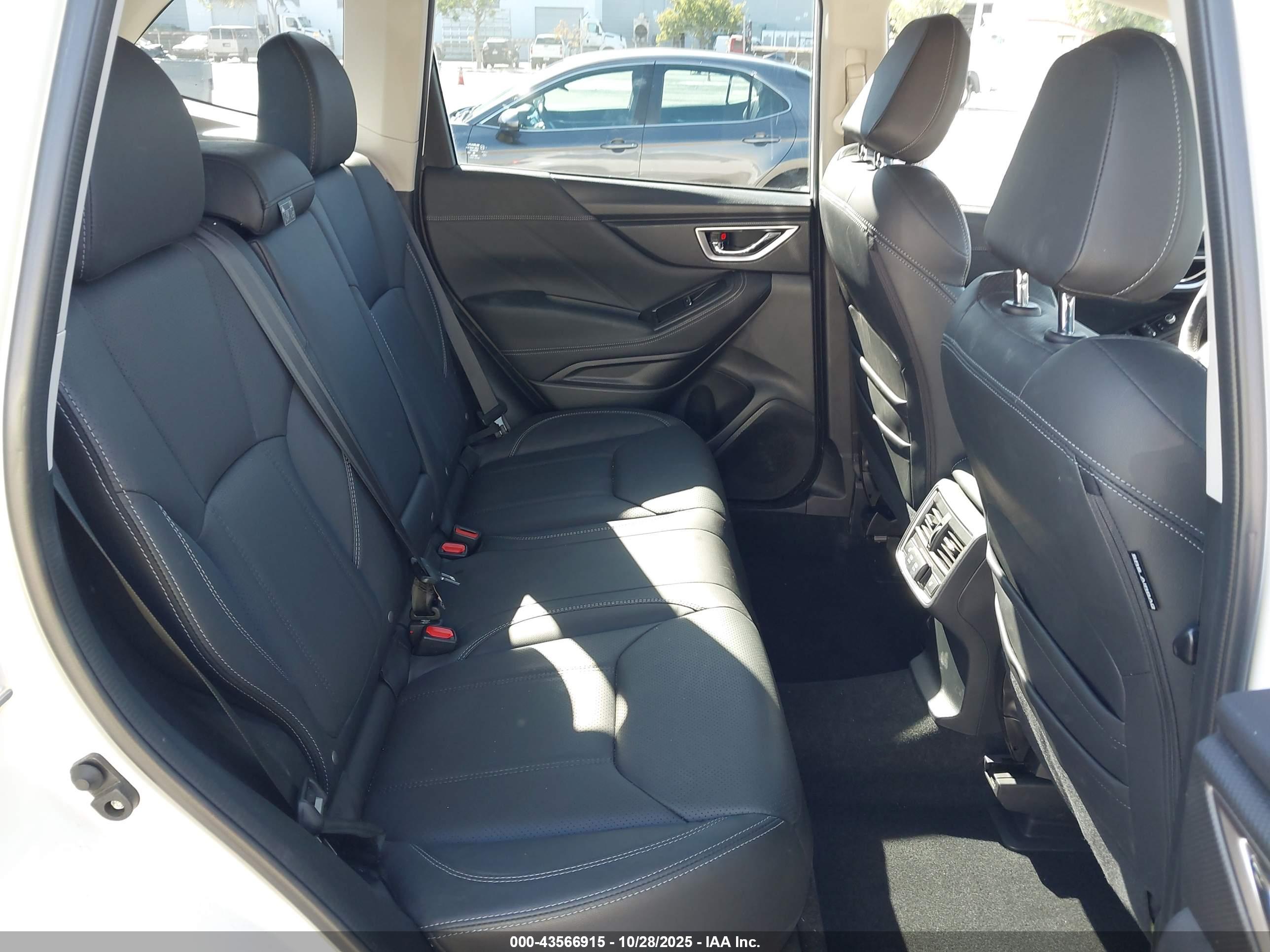 SUBARU FORESTER image 8