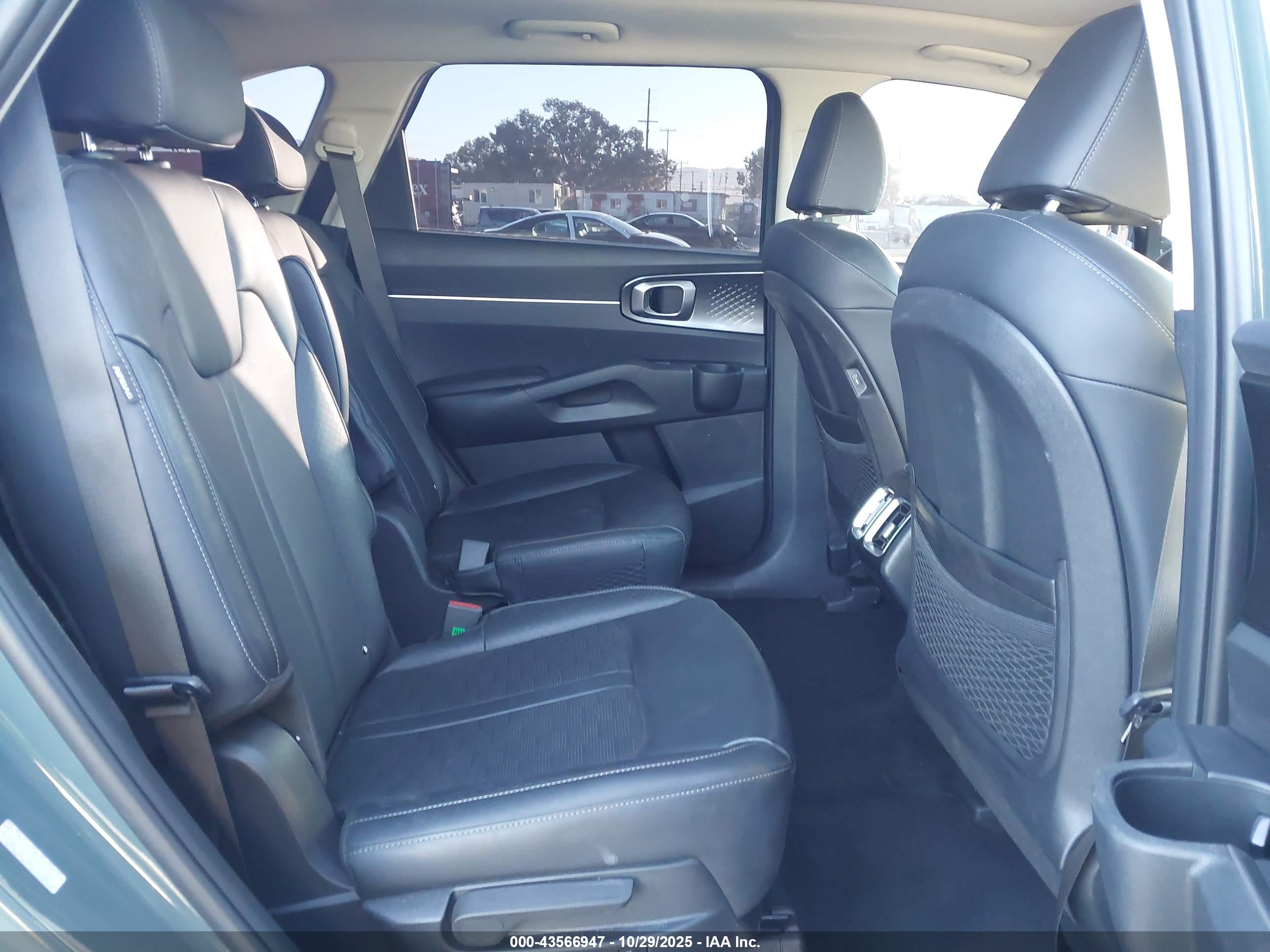 KIA SORENTO image 8