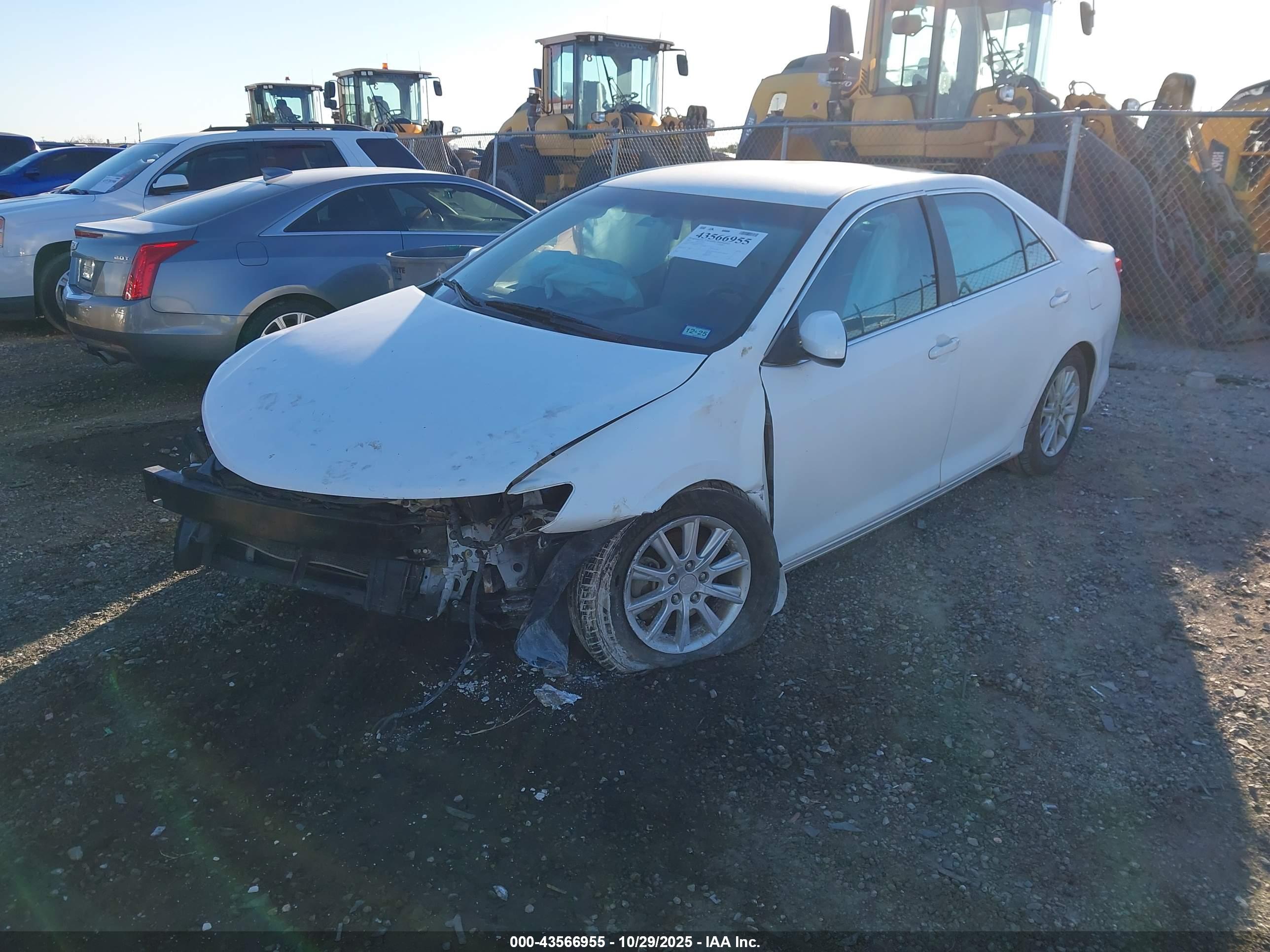TOYOTA CAMRY image 2