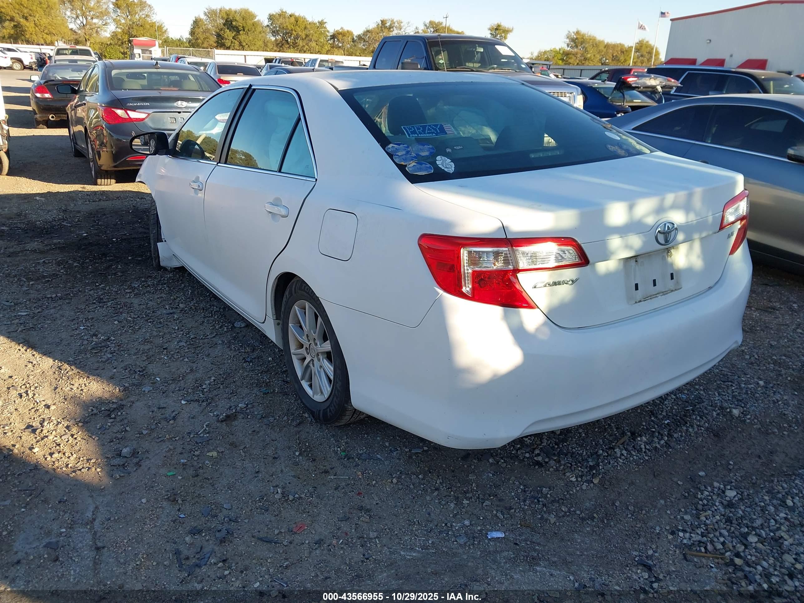 TOYOTA CAMRY image 3