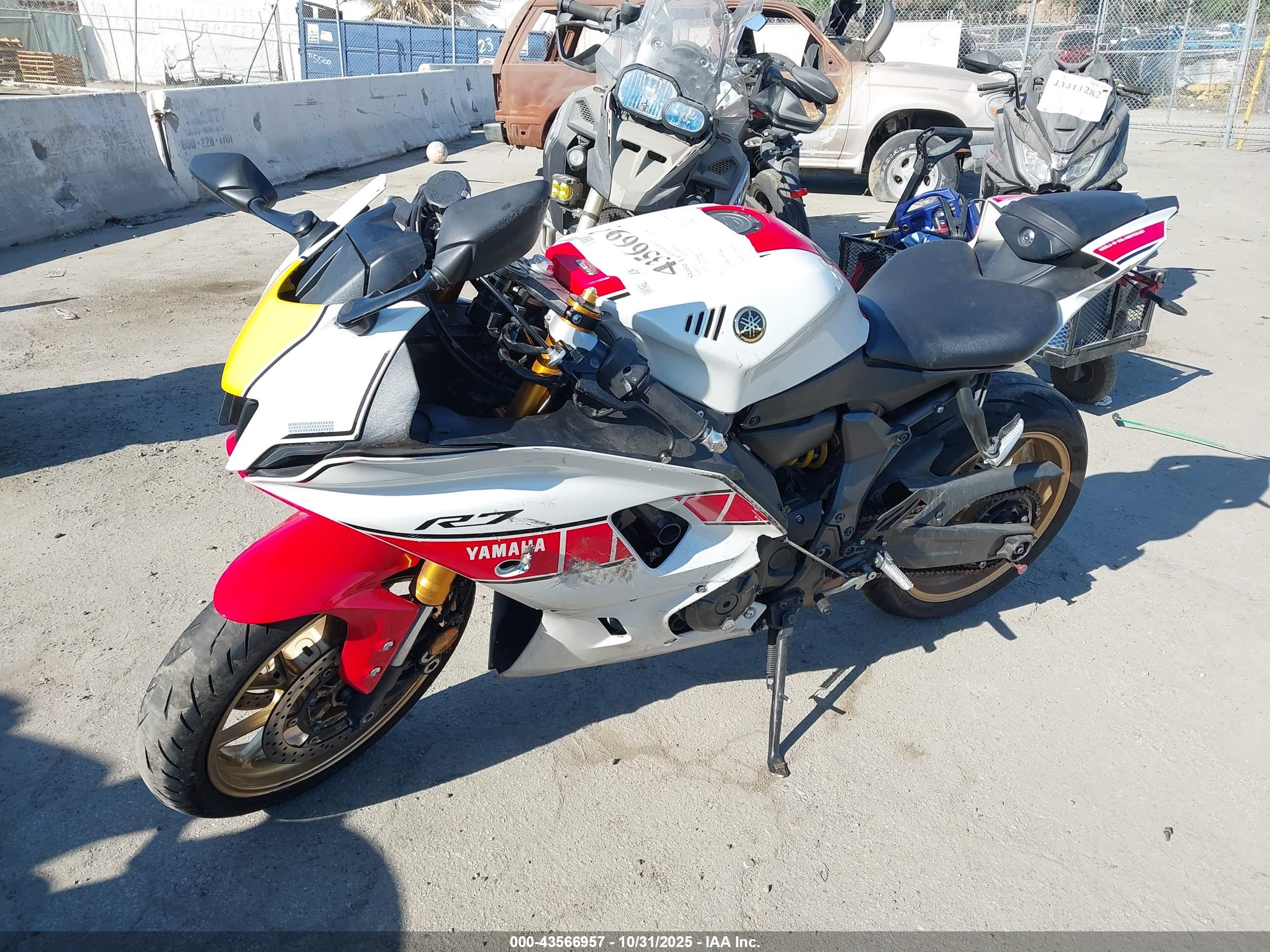 YAMAHA YZFR7 image 2