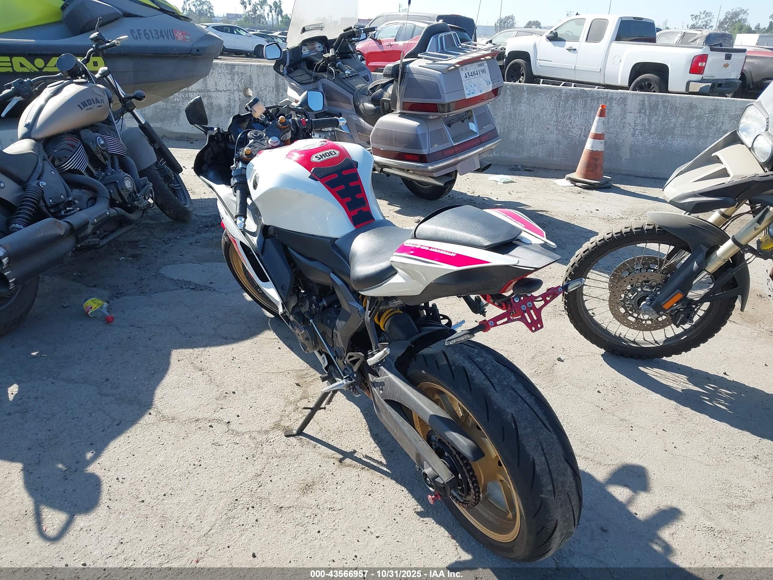 YAMAHA YZFR7 image 3
