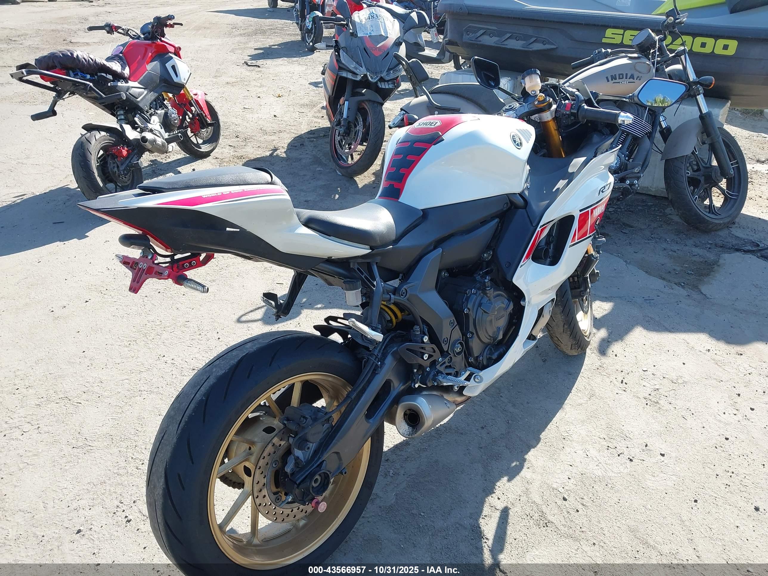 YAMAHA YZFR7 image 4