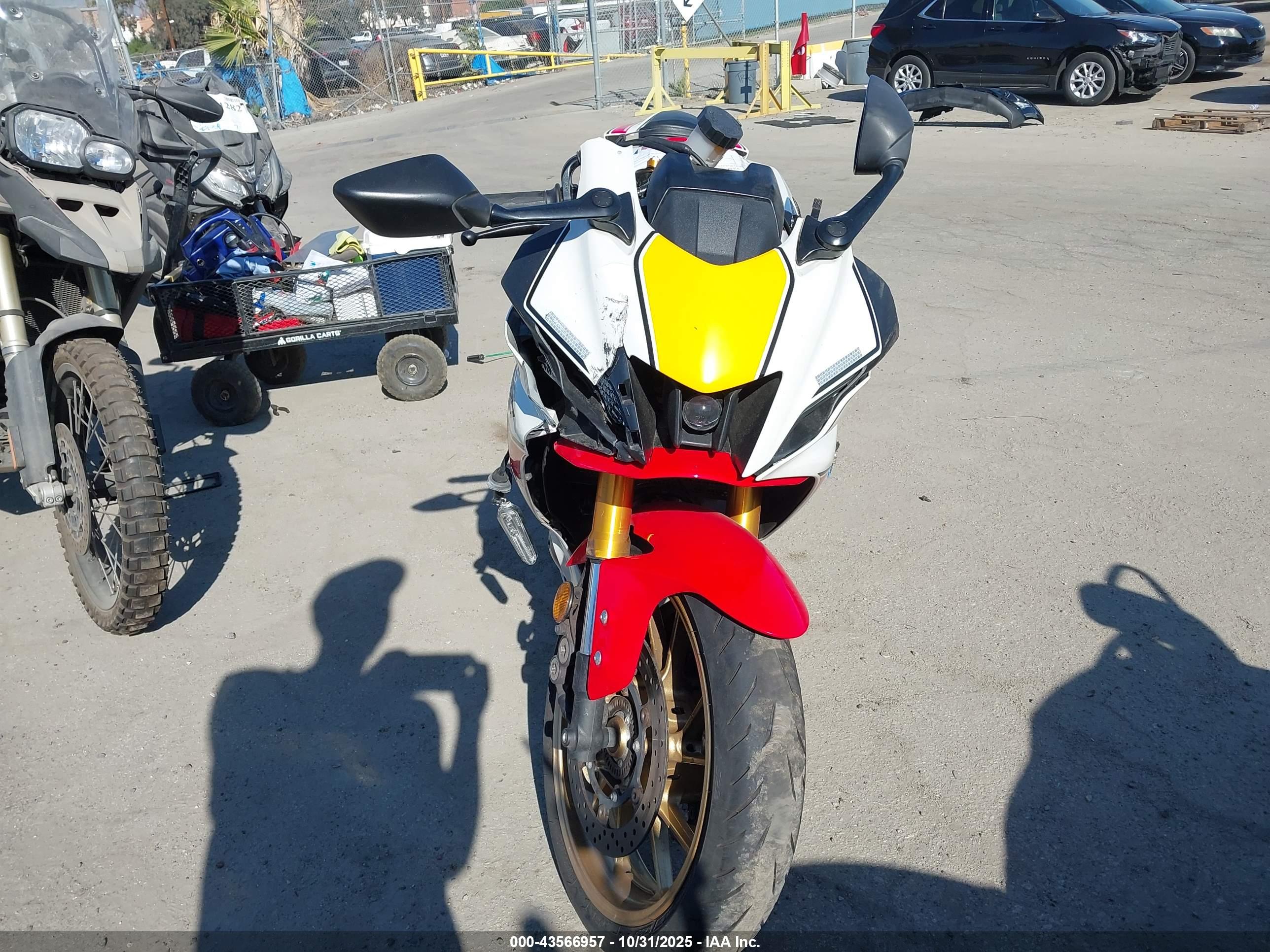 YAMAHA YZFR7 image 5
