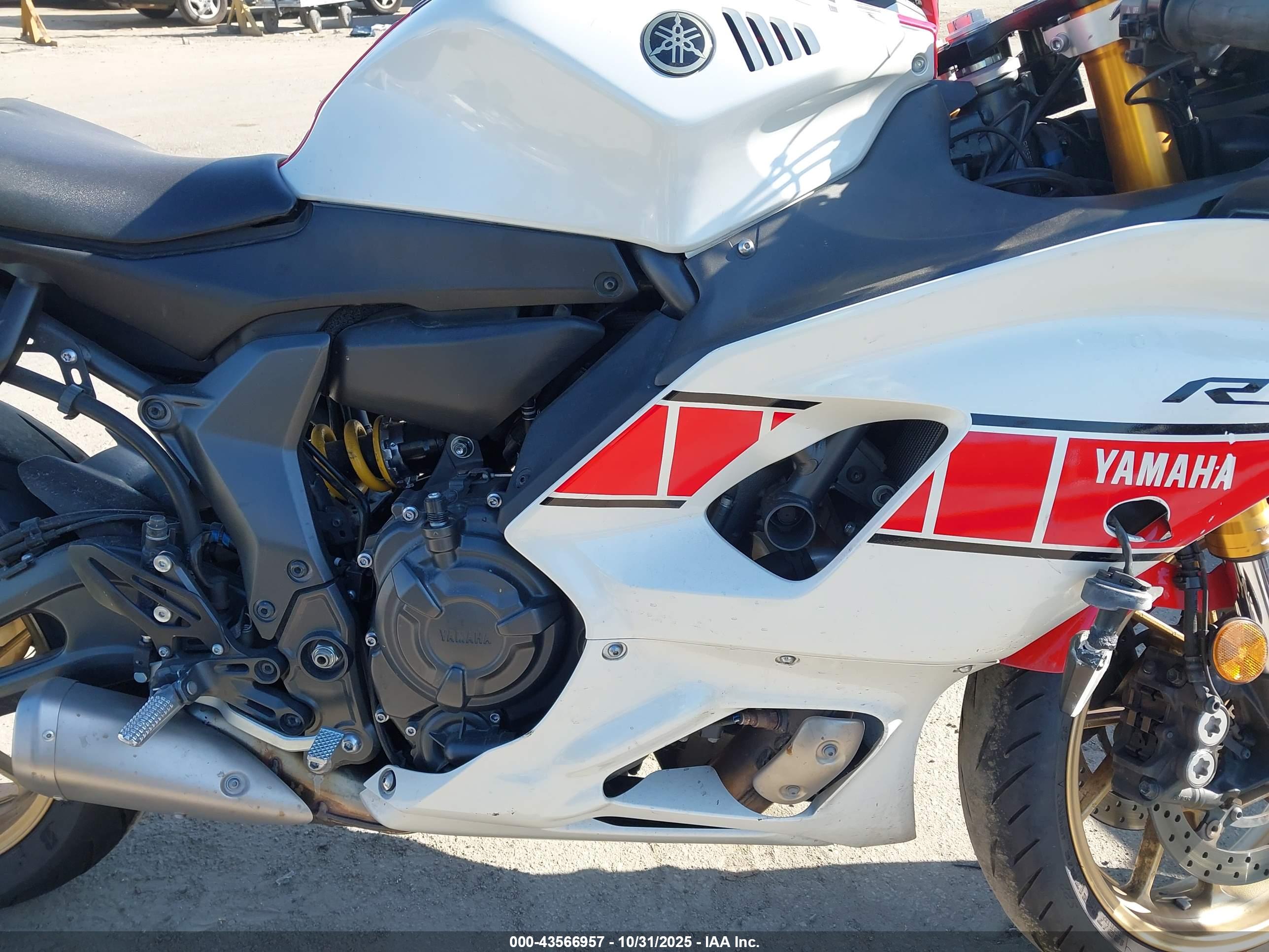 YAMAHA YZFR7 image 8