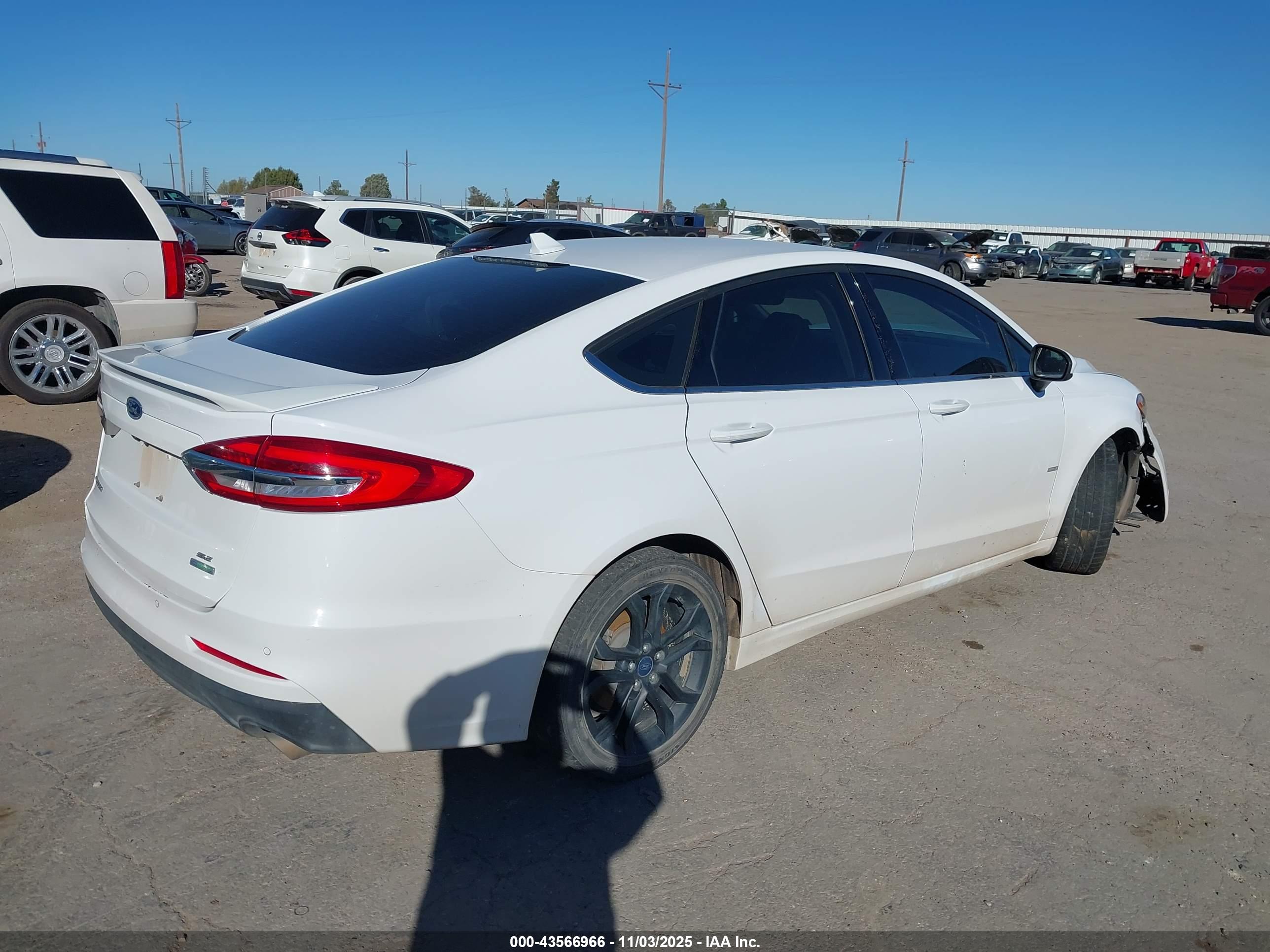 FORD FUSION image 4