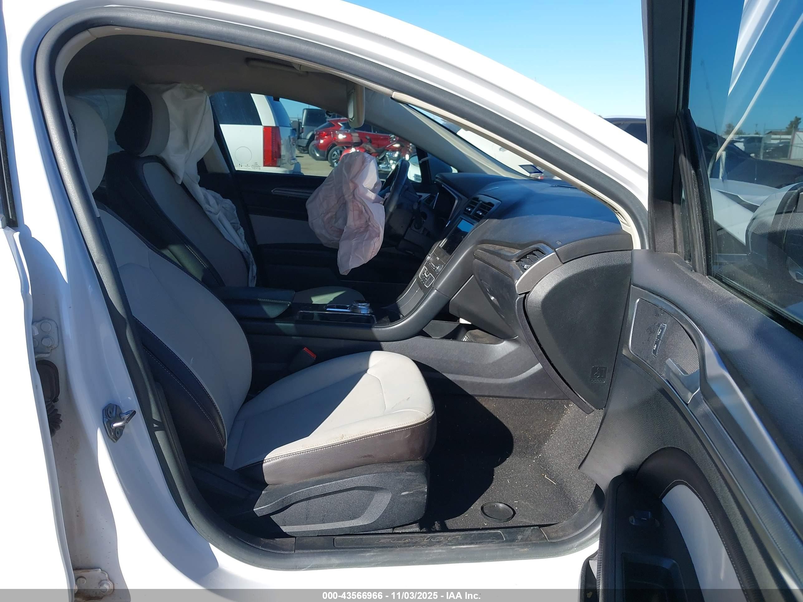 FORD FUSION image 5