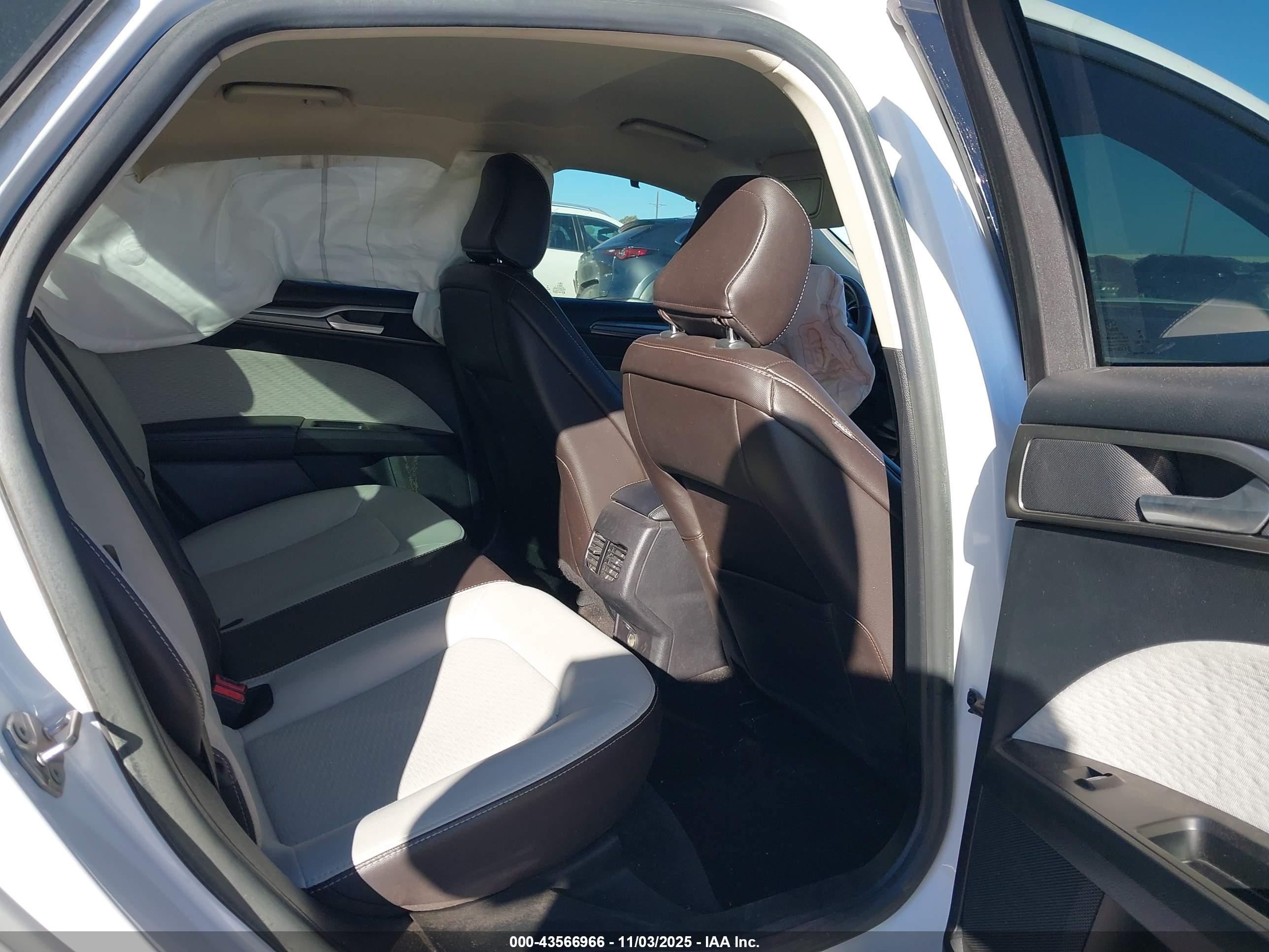 FORD FUSION image 8