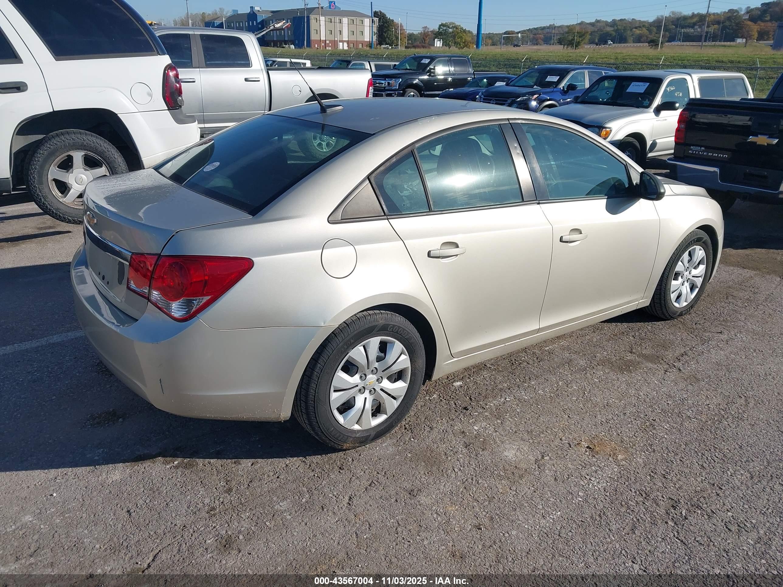 CHEVROLET CRUZE image 4