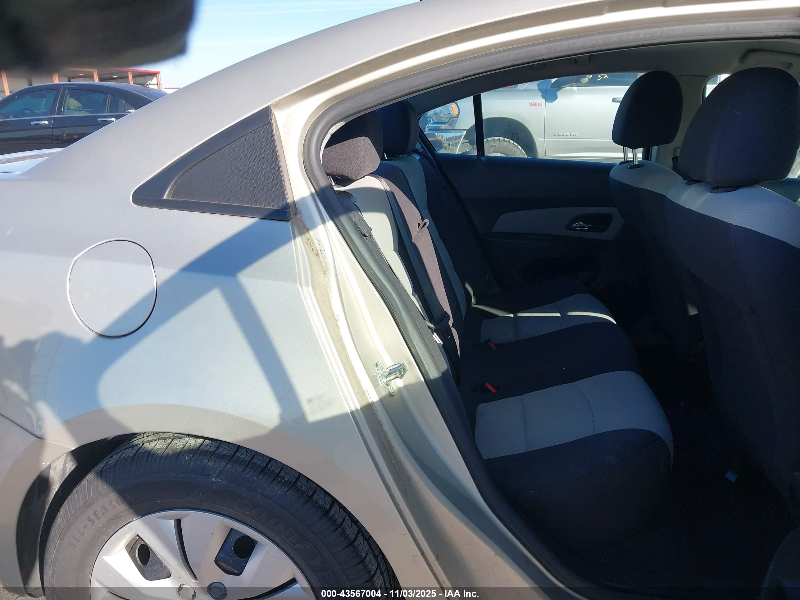 CHEVROLET CRUZE image 8