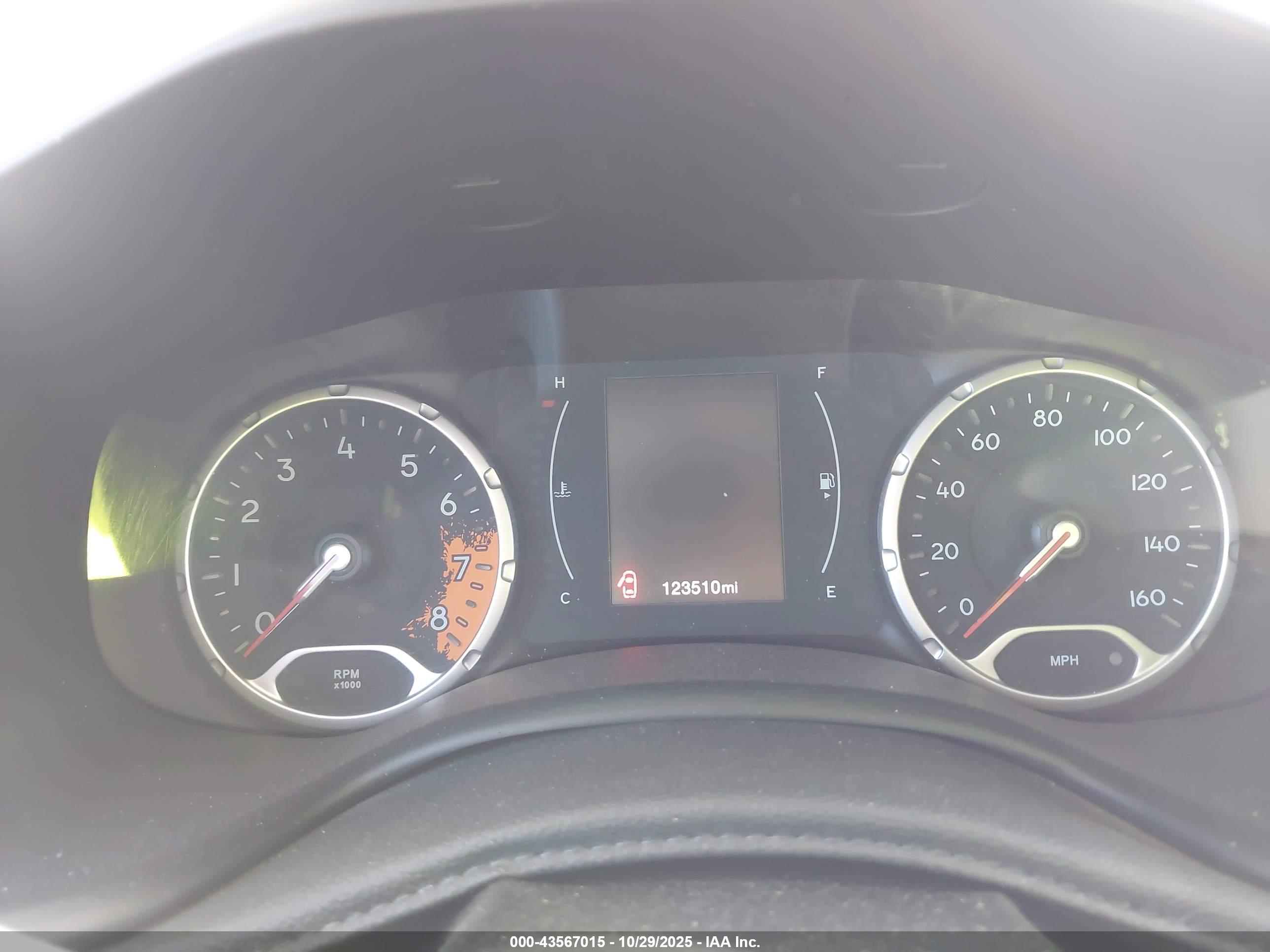 JEEP RENEGADE image 7