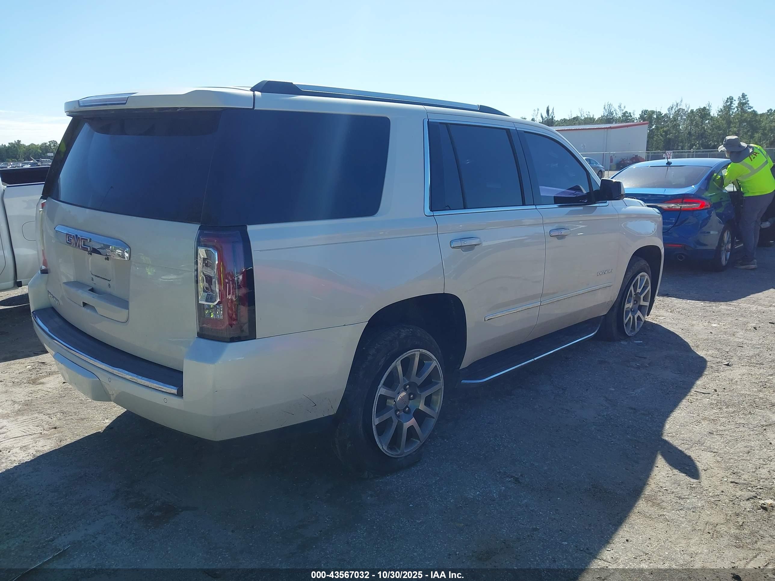 GMC YUKON image 4