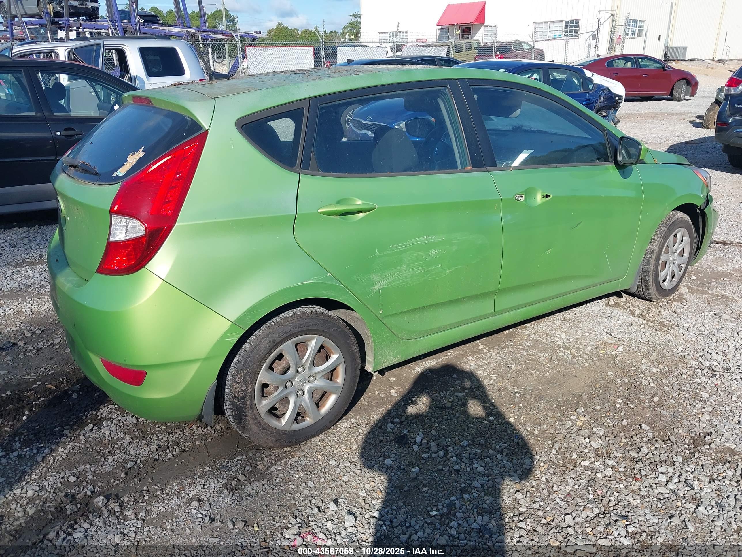 HYUNDAI ACCENT image 4