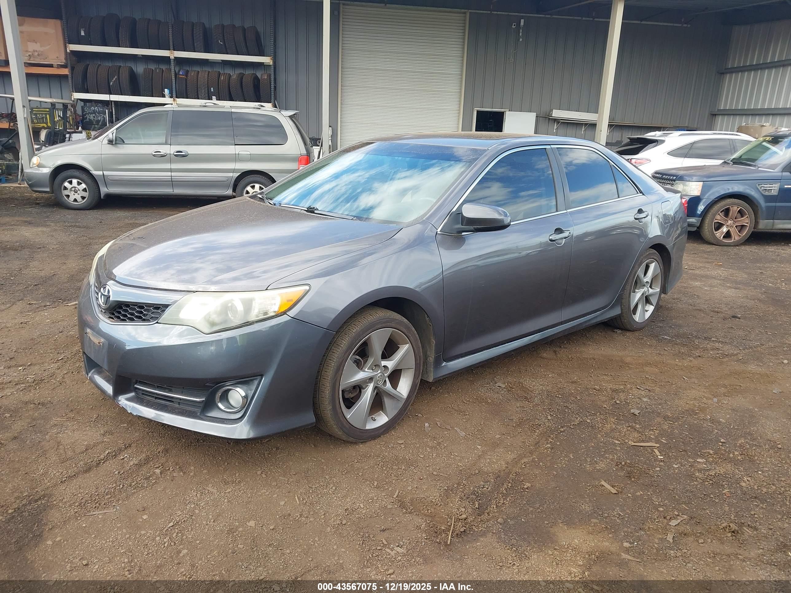 TOYOTA CAMRY image 2
