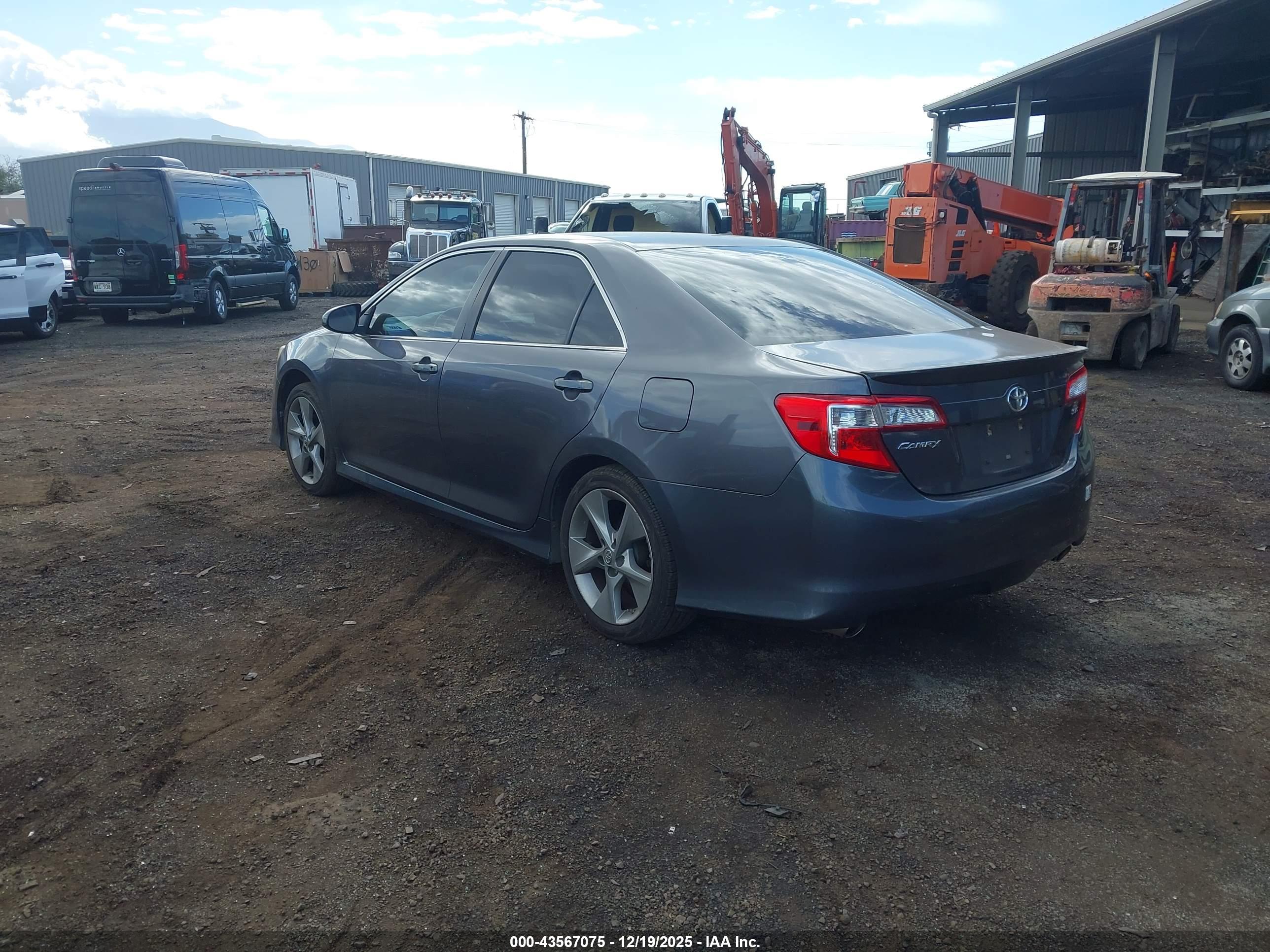 TOYOTA CAMRY image 3