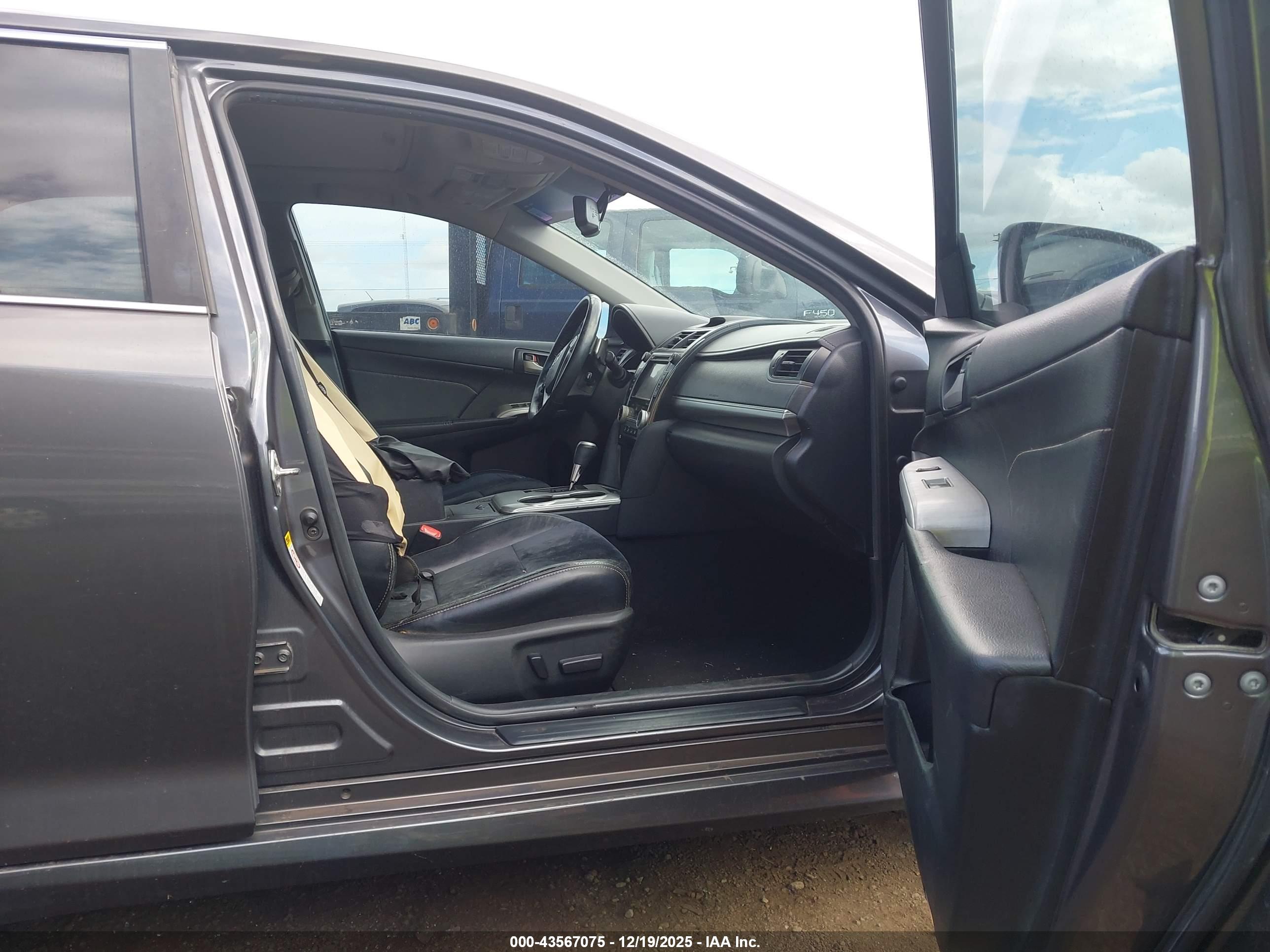 TOYOTA CAMRY image 5