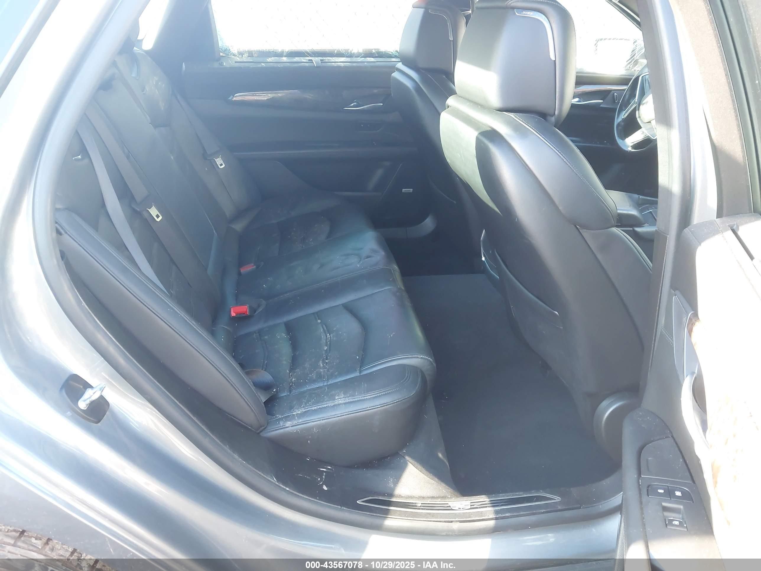 CADILLAC CT6 image 8