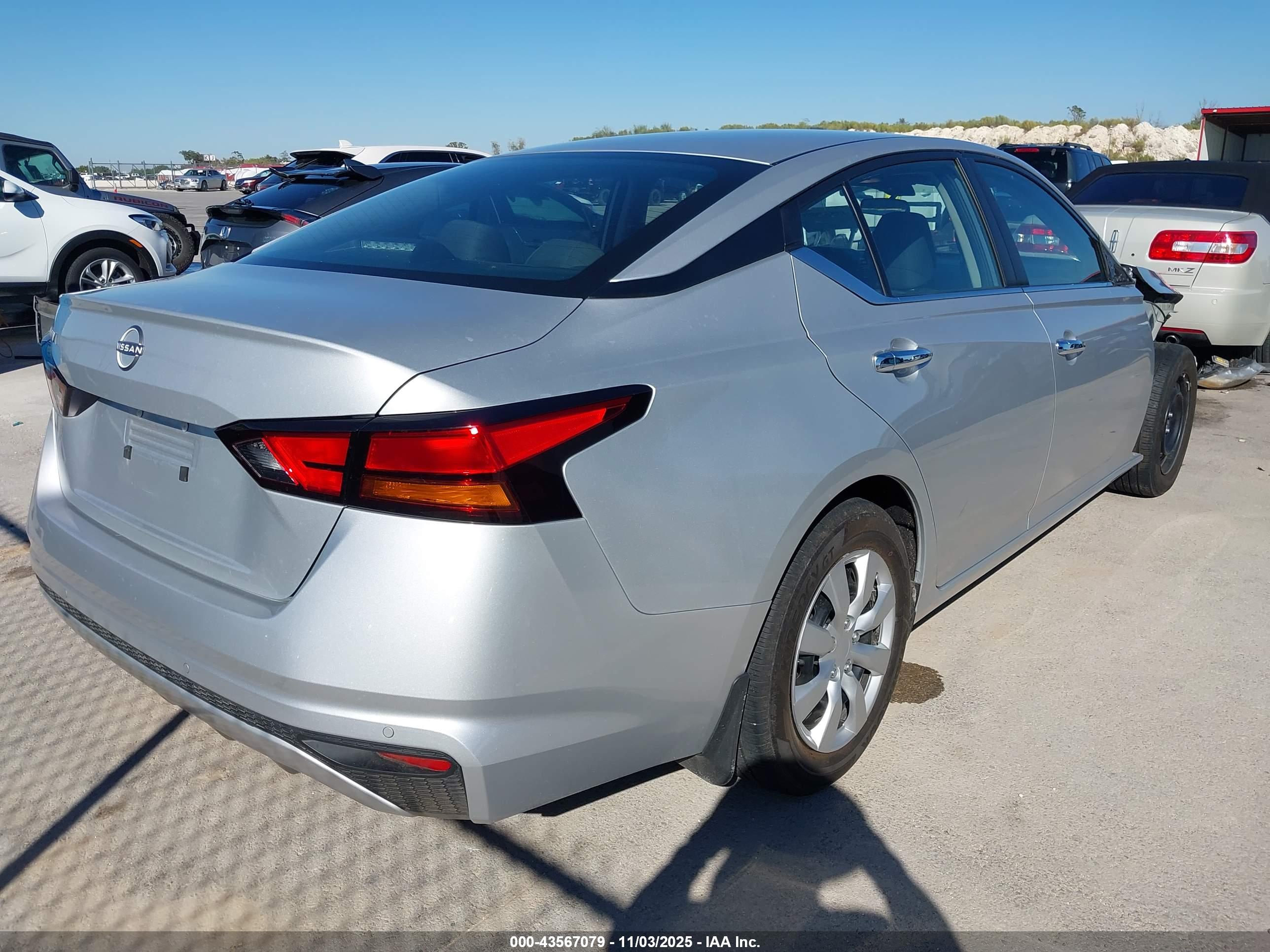 NISSAN ALTIMA image 4