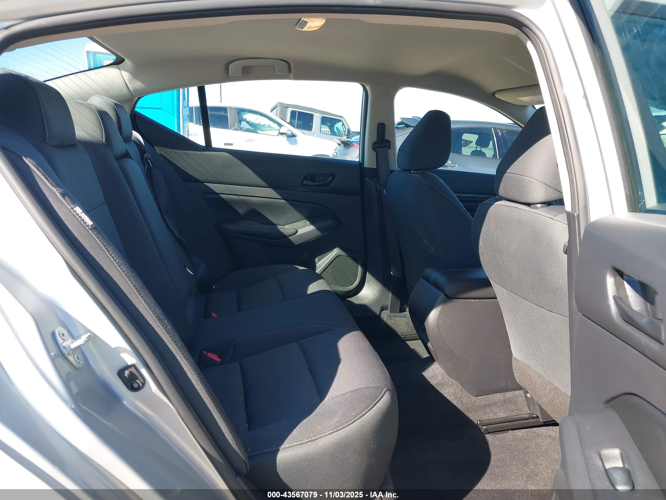 NISSAN ALTIMA image 8