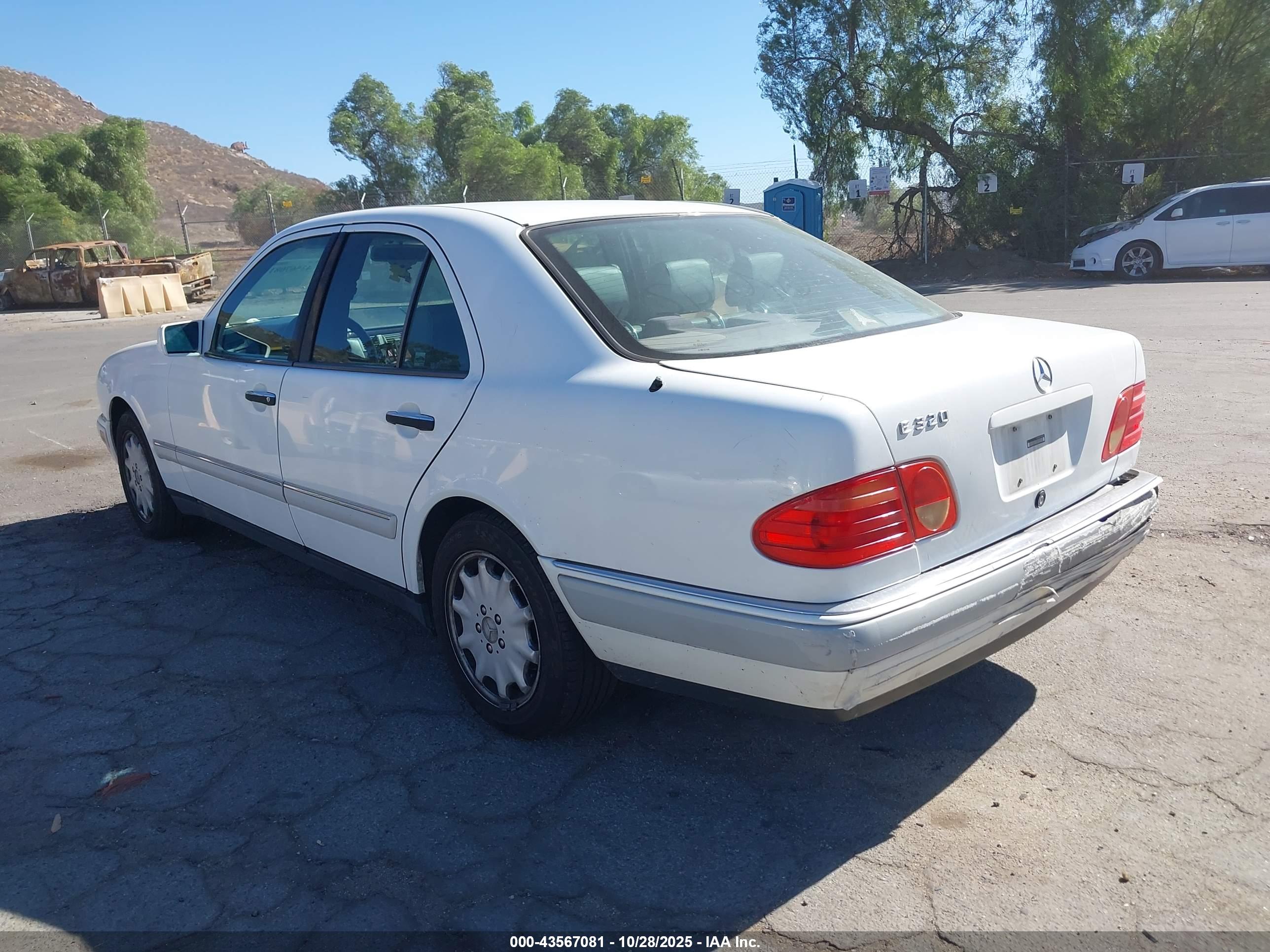 MERCEDES-BENZ E image 3