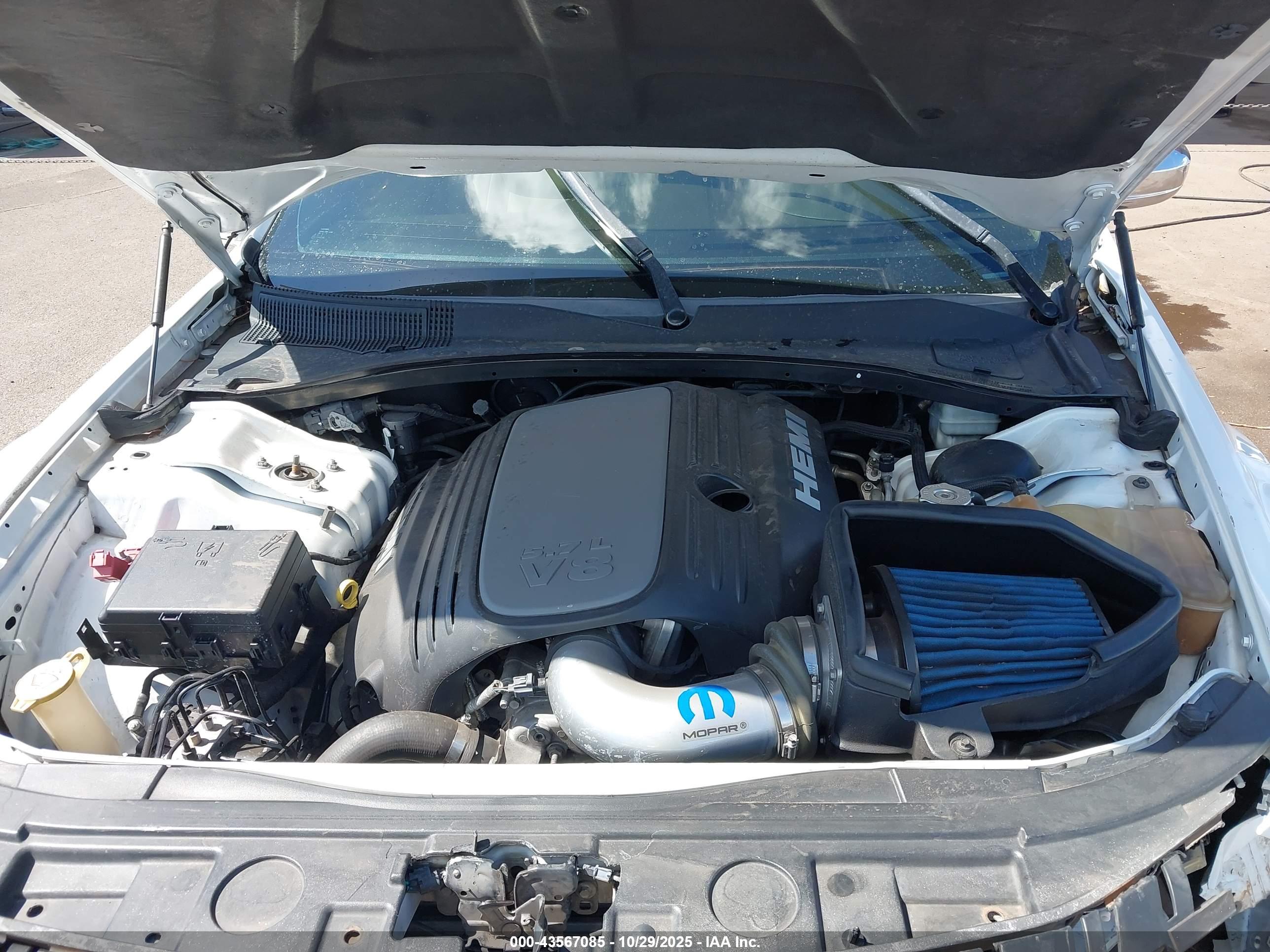 CHRYSLER 300C image 10