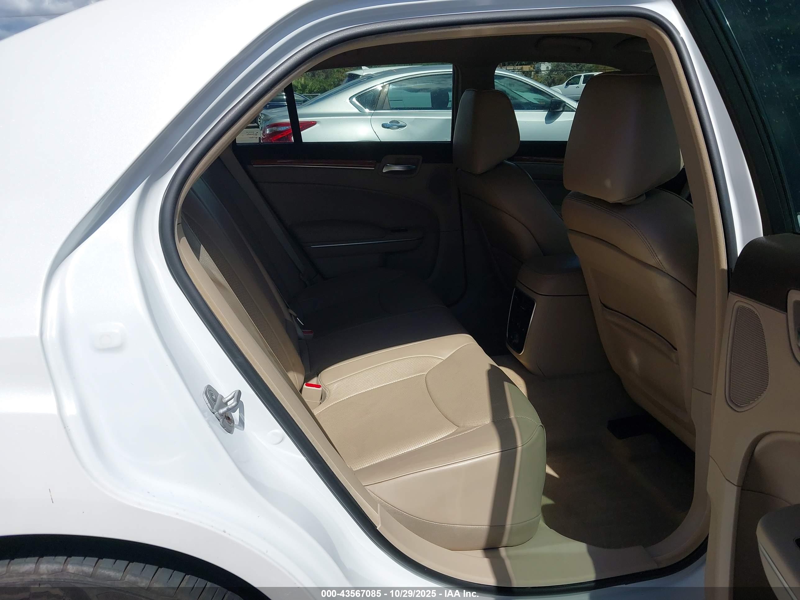 CHRYSLER 300C image 8