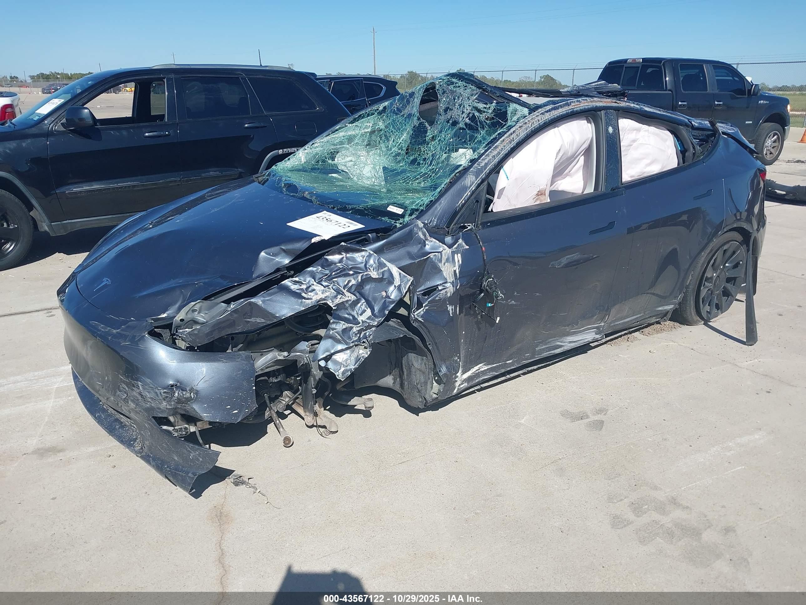 TESLA MODEL image 2