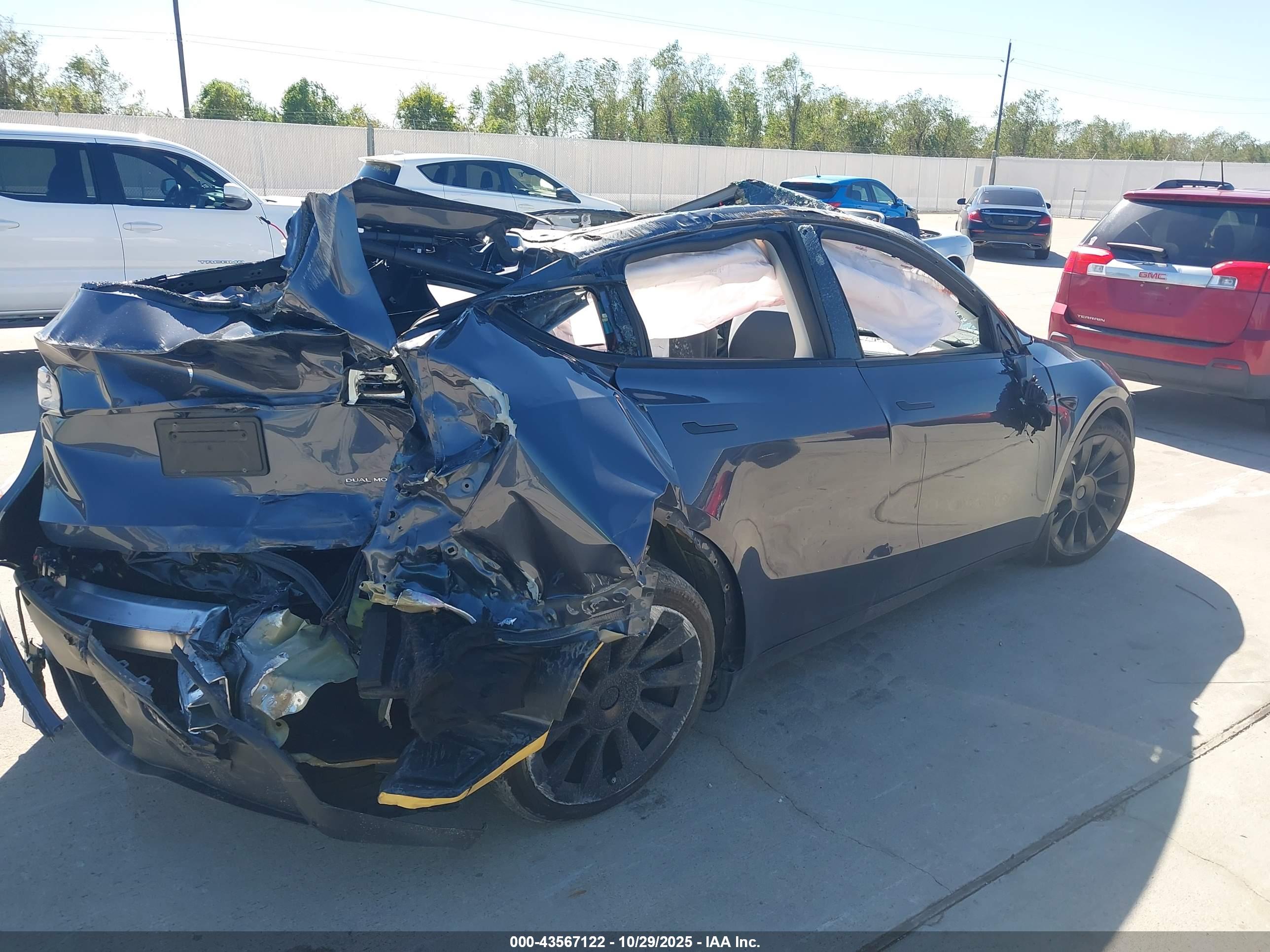 TESLA MODEL image 4