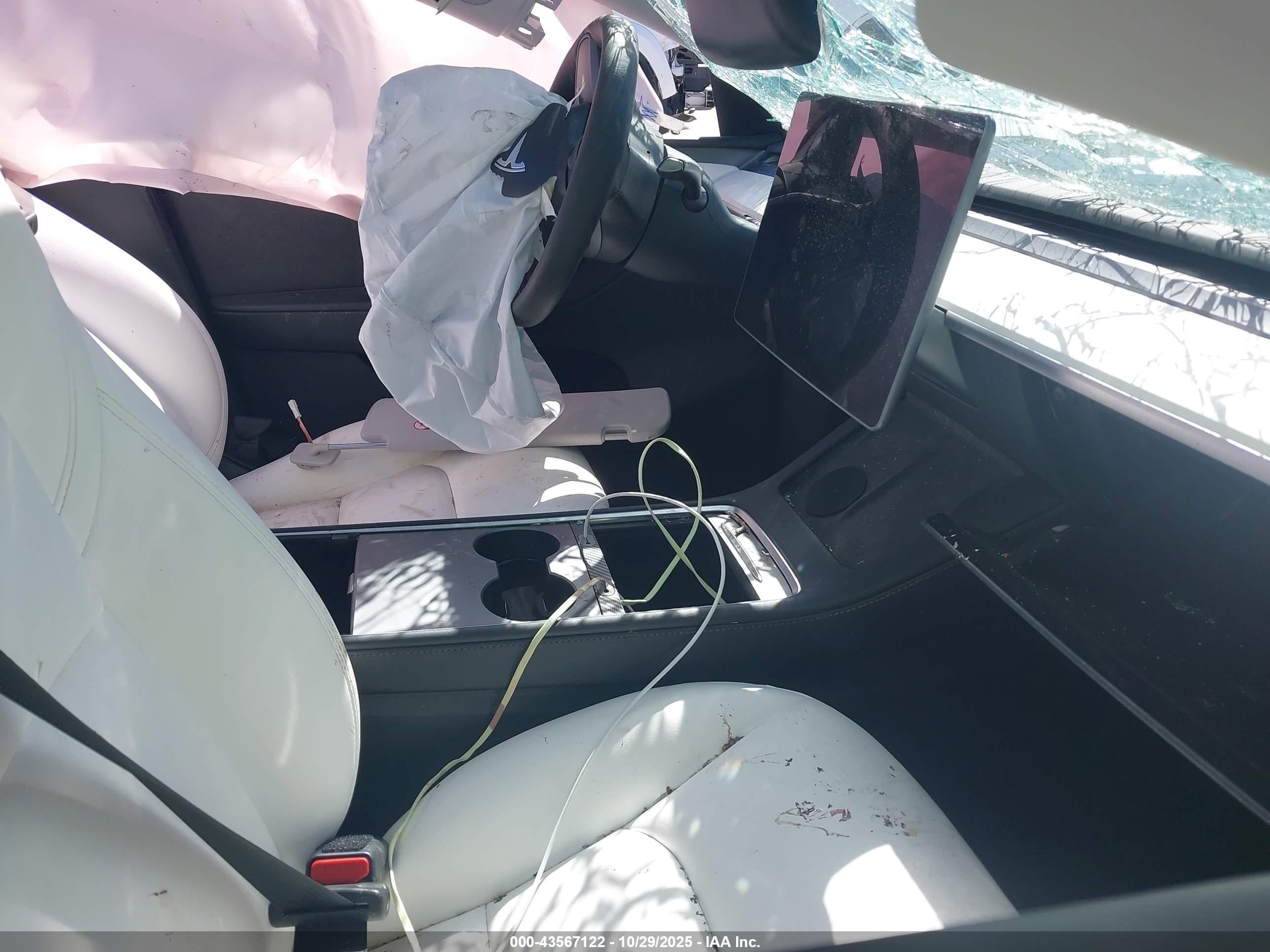 TESLA MODEL image 5