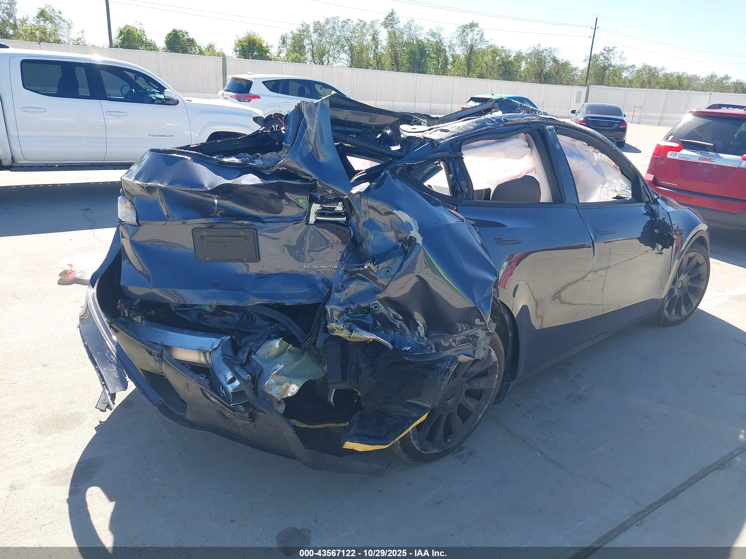 TESLA MODEL image 6