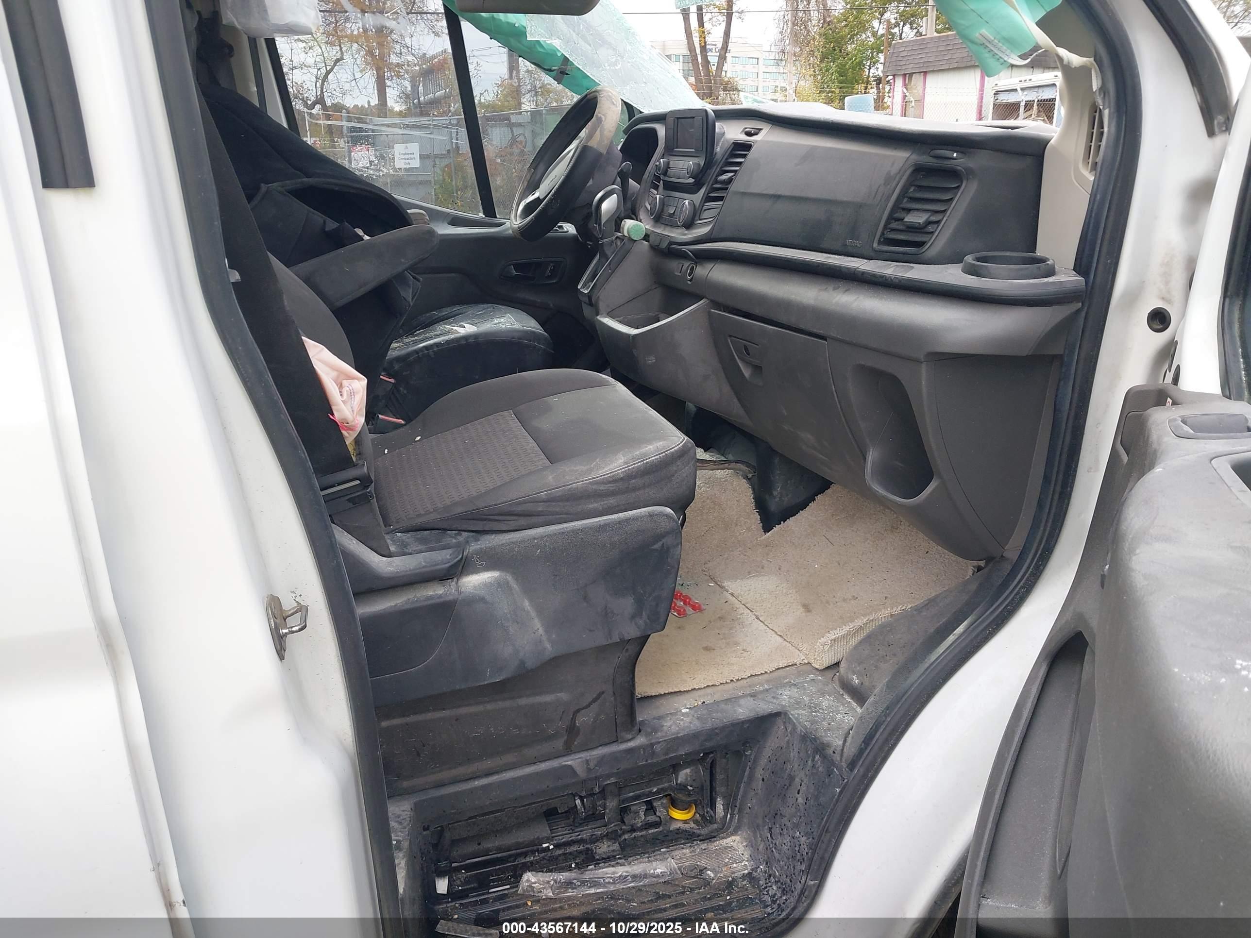 FORD TRANSIT-250 image 5