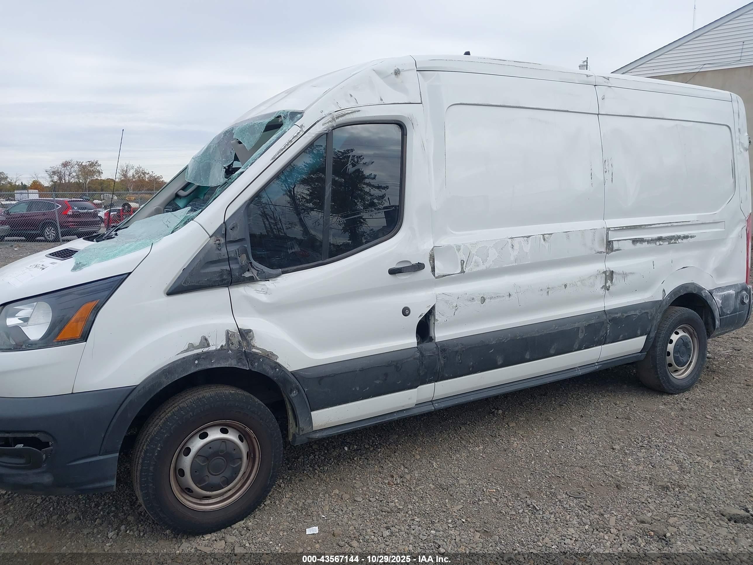 FORD TRANSIT-250 image 6