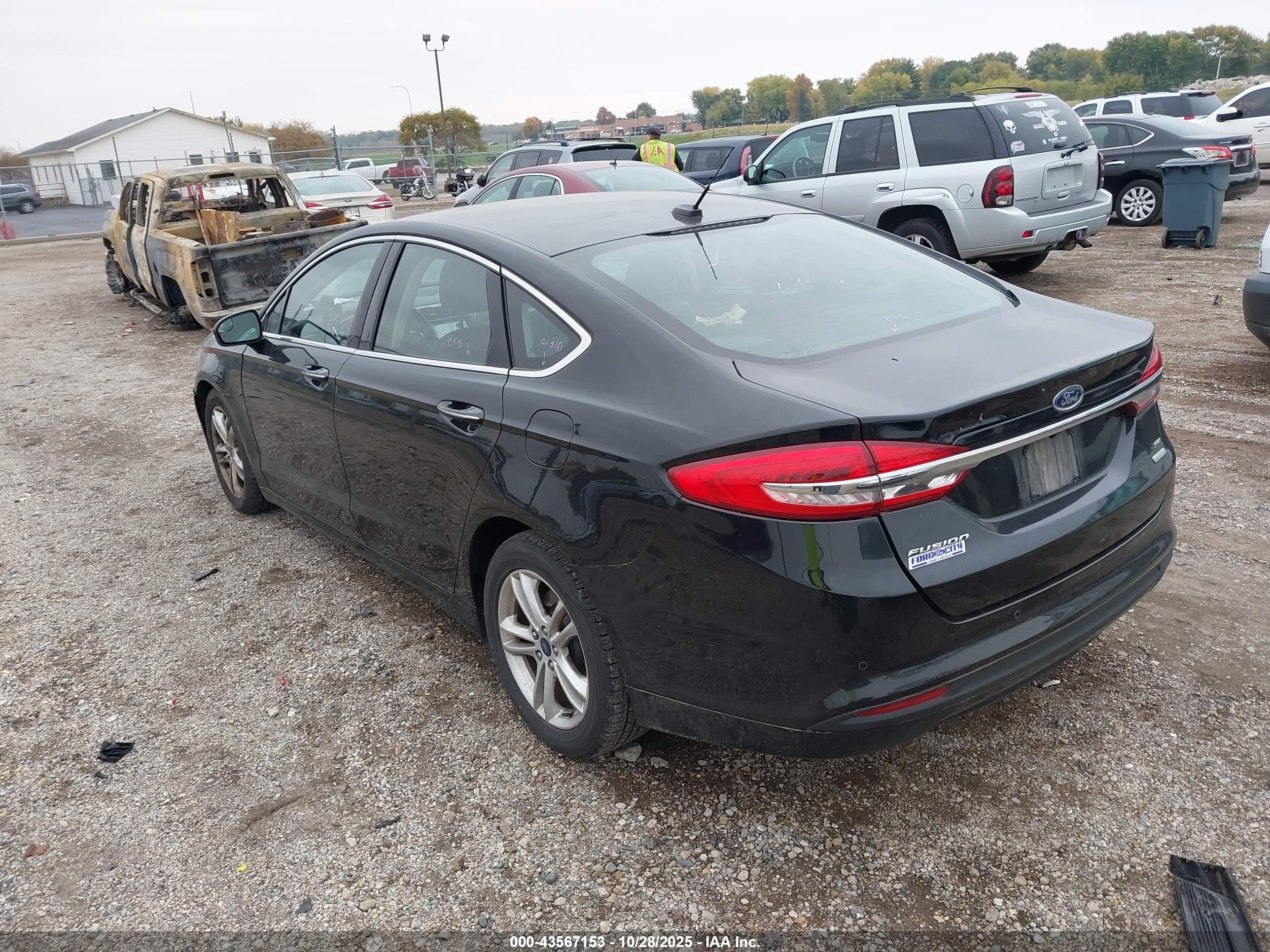 FORD FUSION image 3