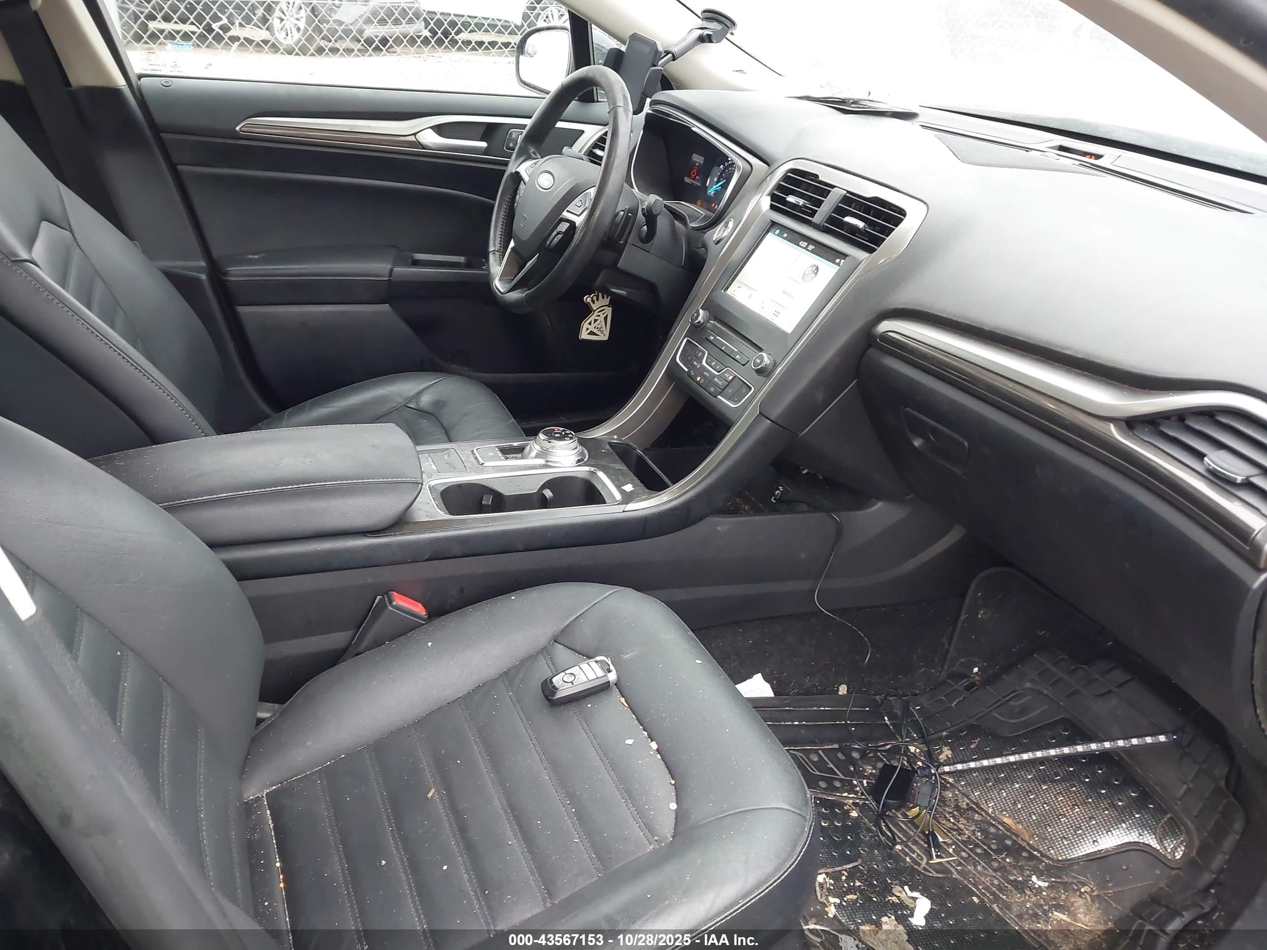 FORD FUSION image 5