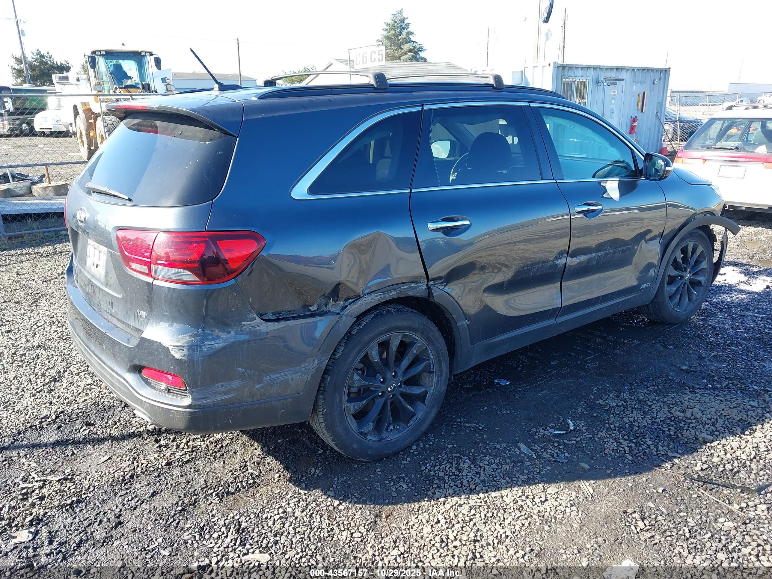 KIA SORENTO image 4
