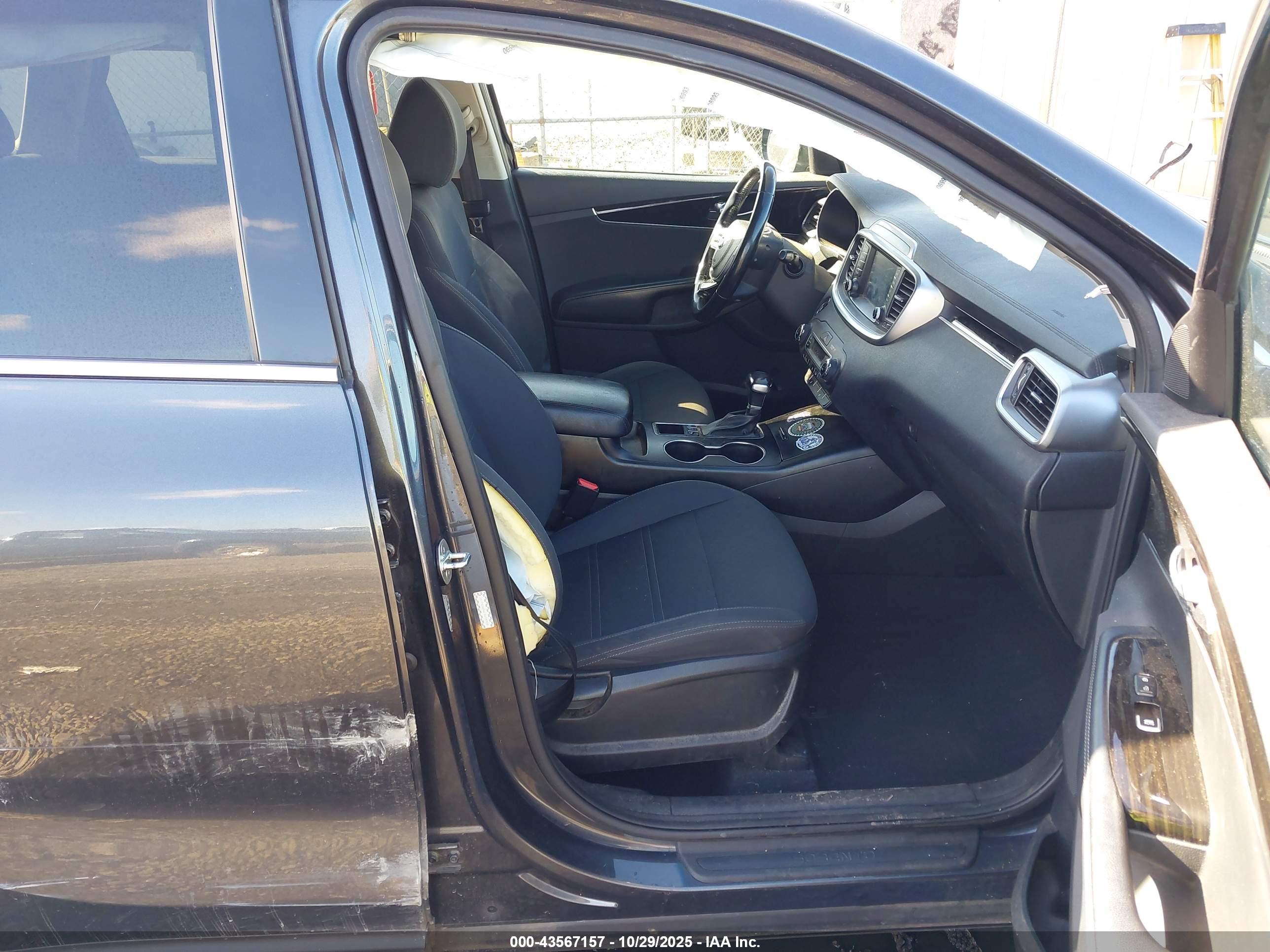 KIA SORENTO image 5