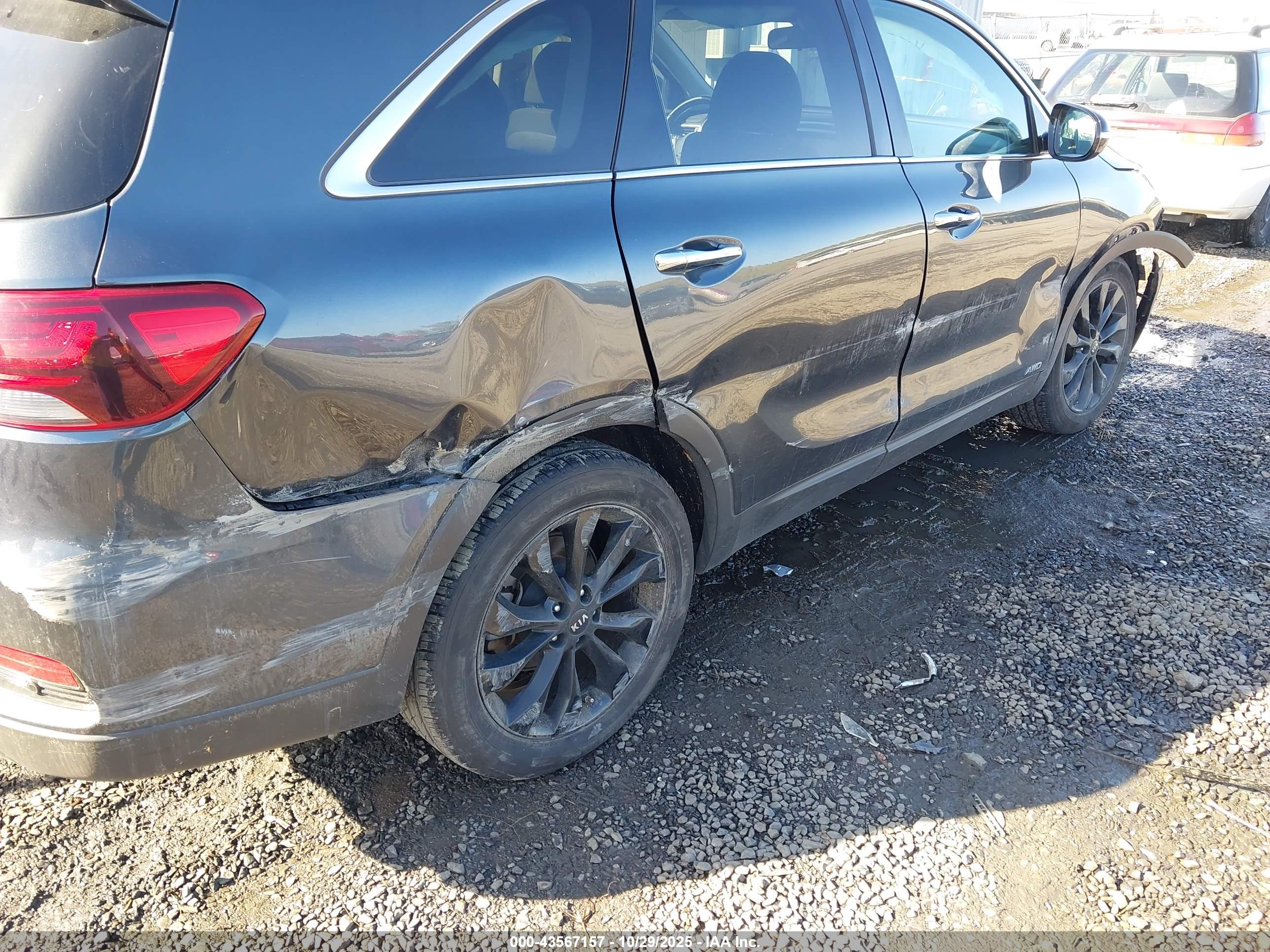KIA SORENTO image 6